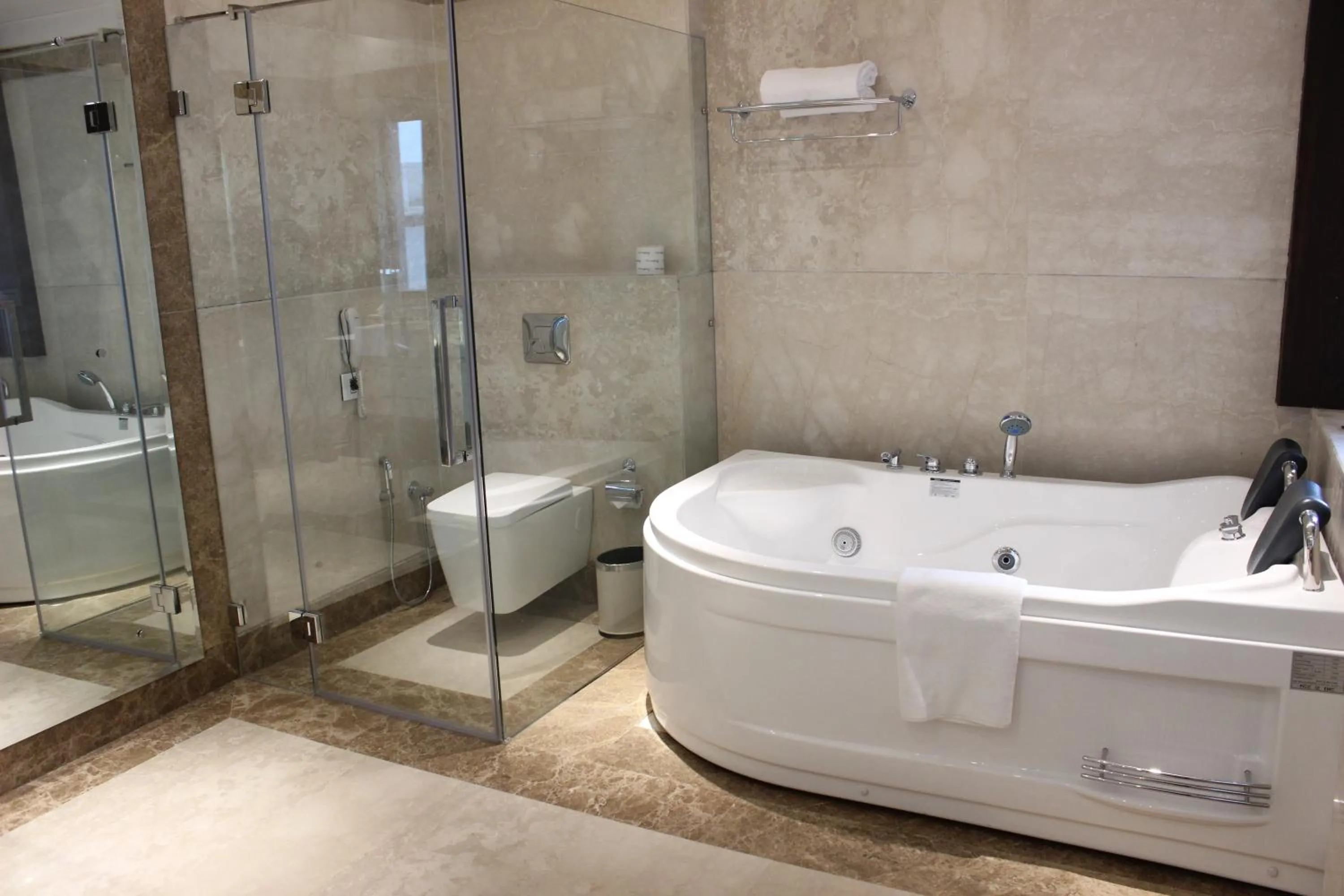 Bathroom in Best Western Summerlea