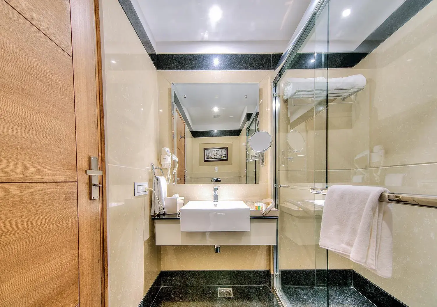 Bathroom in Best Western Summerlea Bathroom in Best Western Summerlea