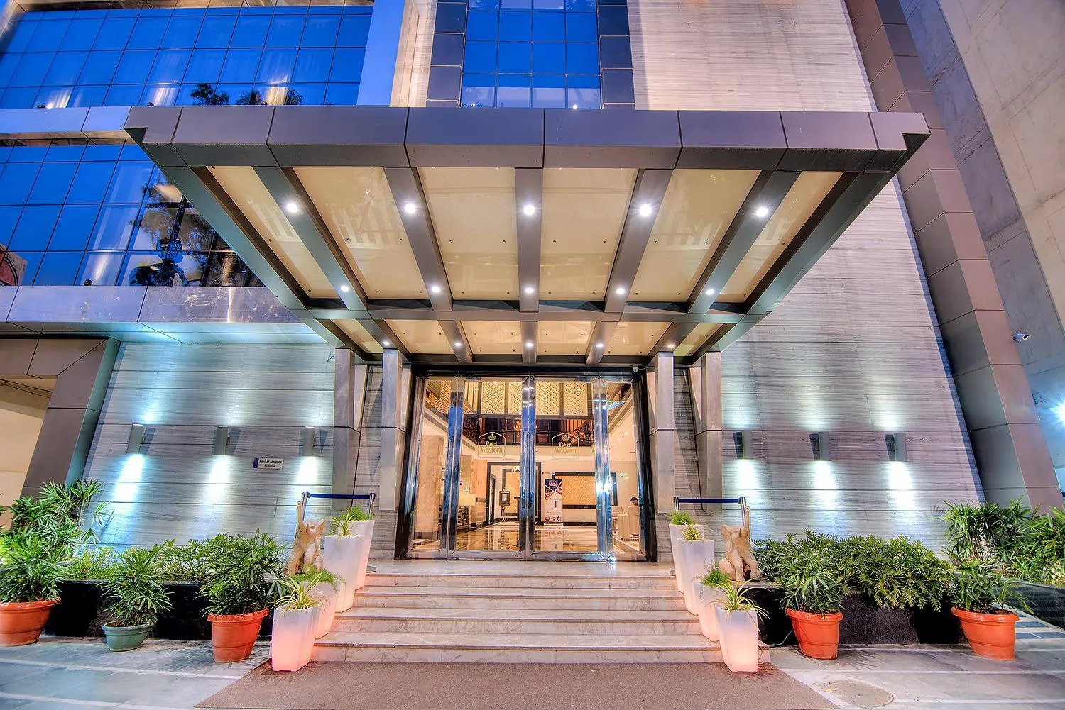 Facade/entrance in Best Western Summerlea