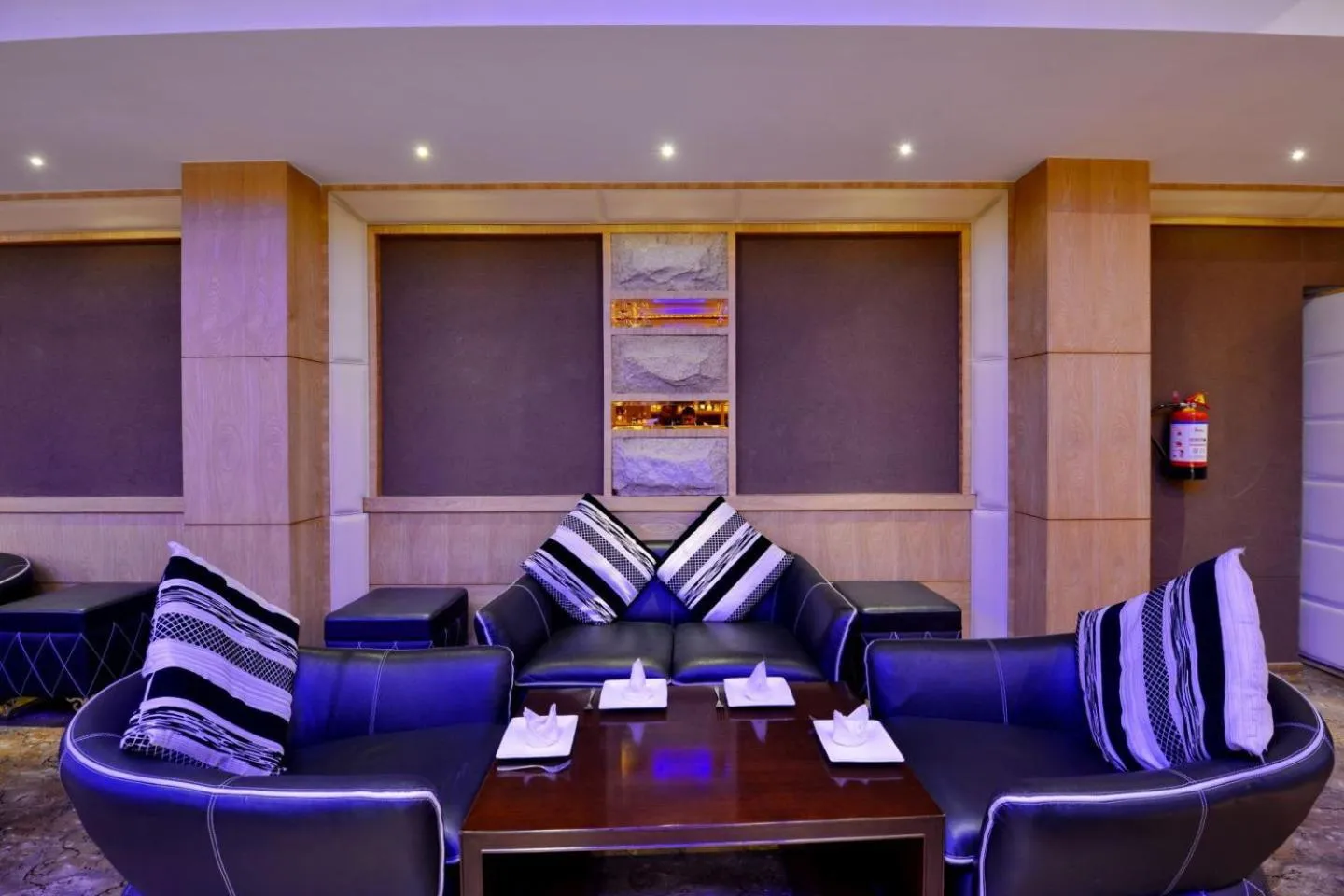 Communal lounge/ TV room in Best Western Summerlea