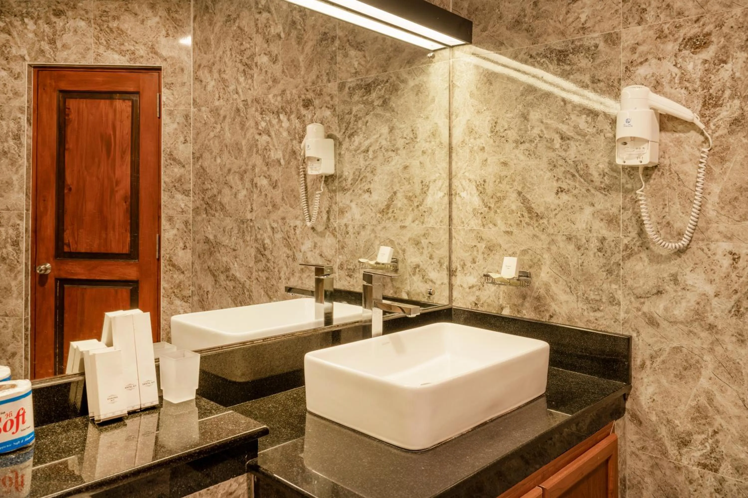 Bathroom in Kandyan Reach Hotel