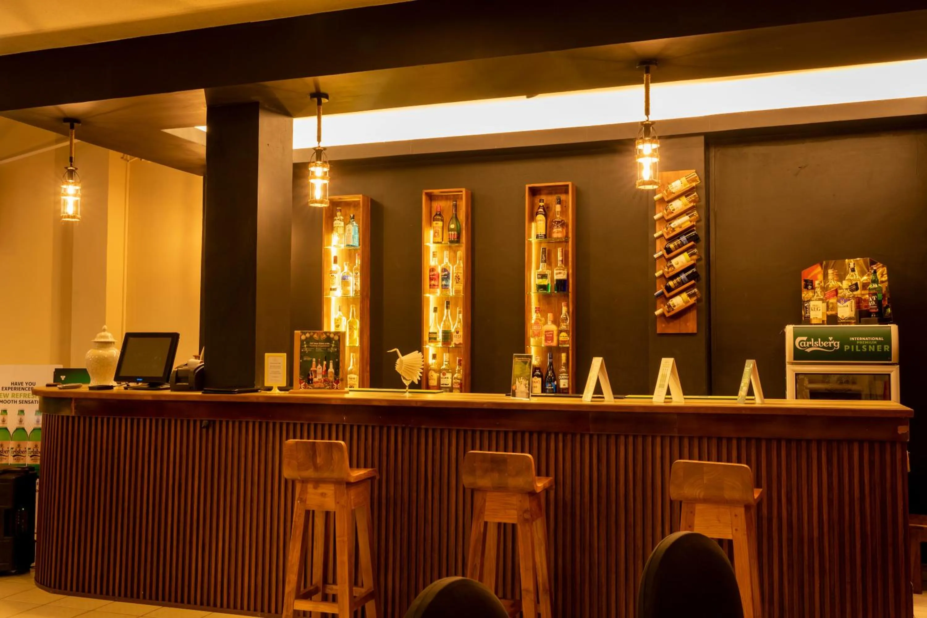 Restaurant/places to eat in Kandyan Reach Hotel