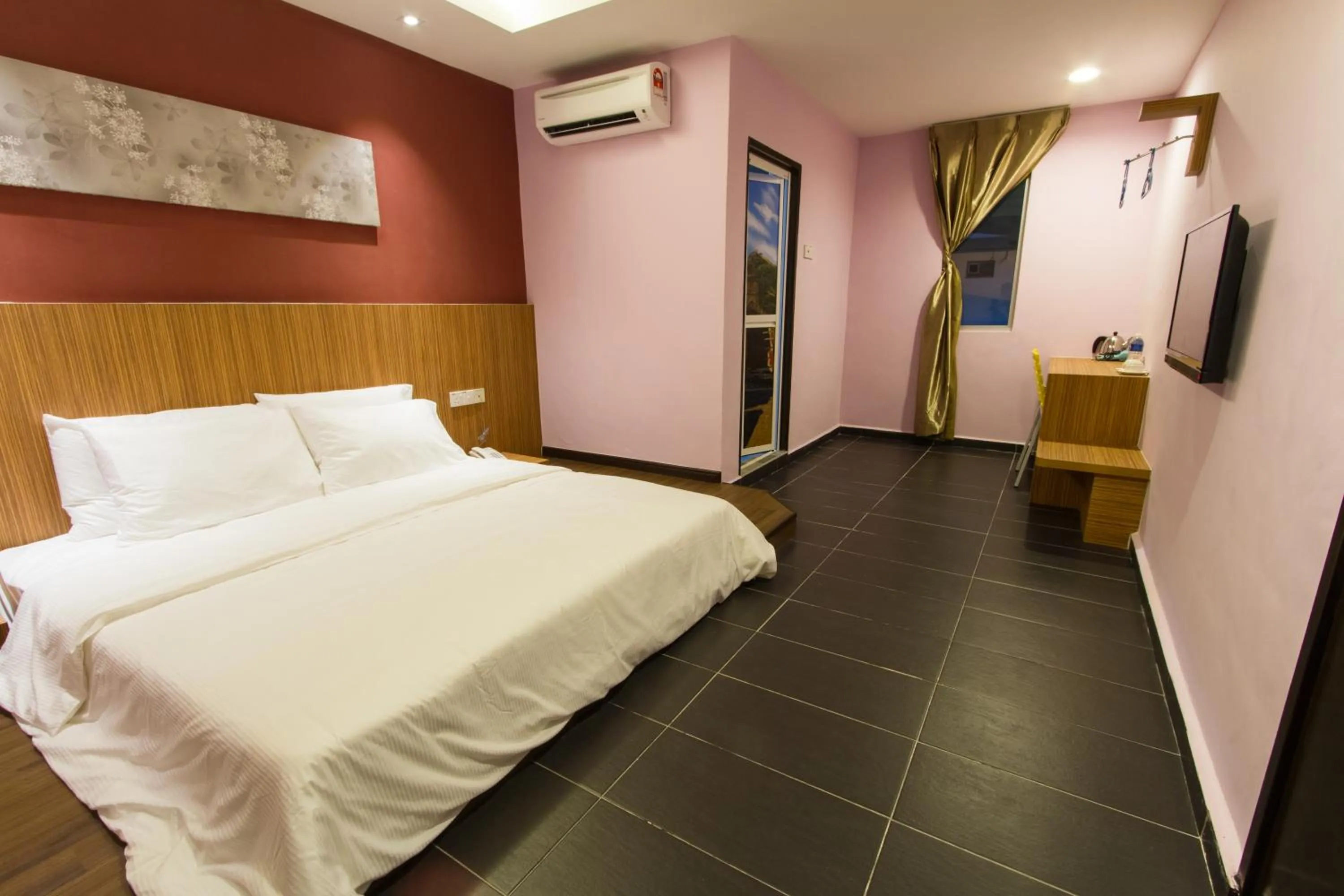 Bedroom, Bed in JS Hotel