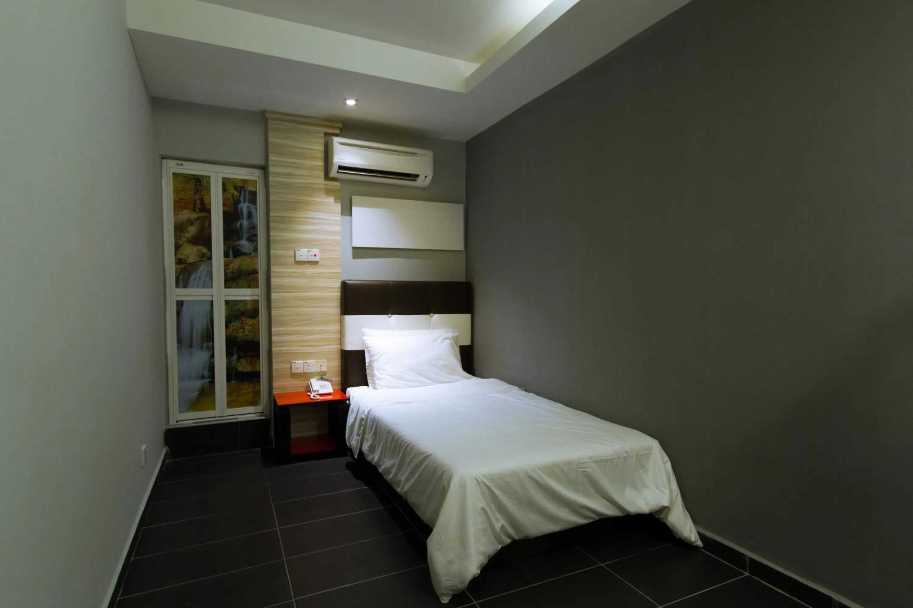 Bedroom, Bed in JS Hotel