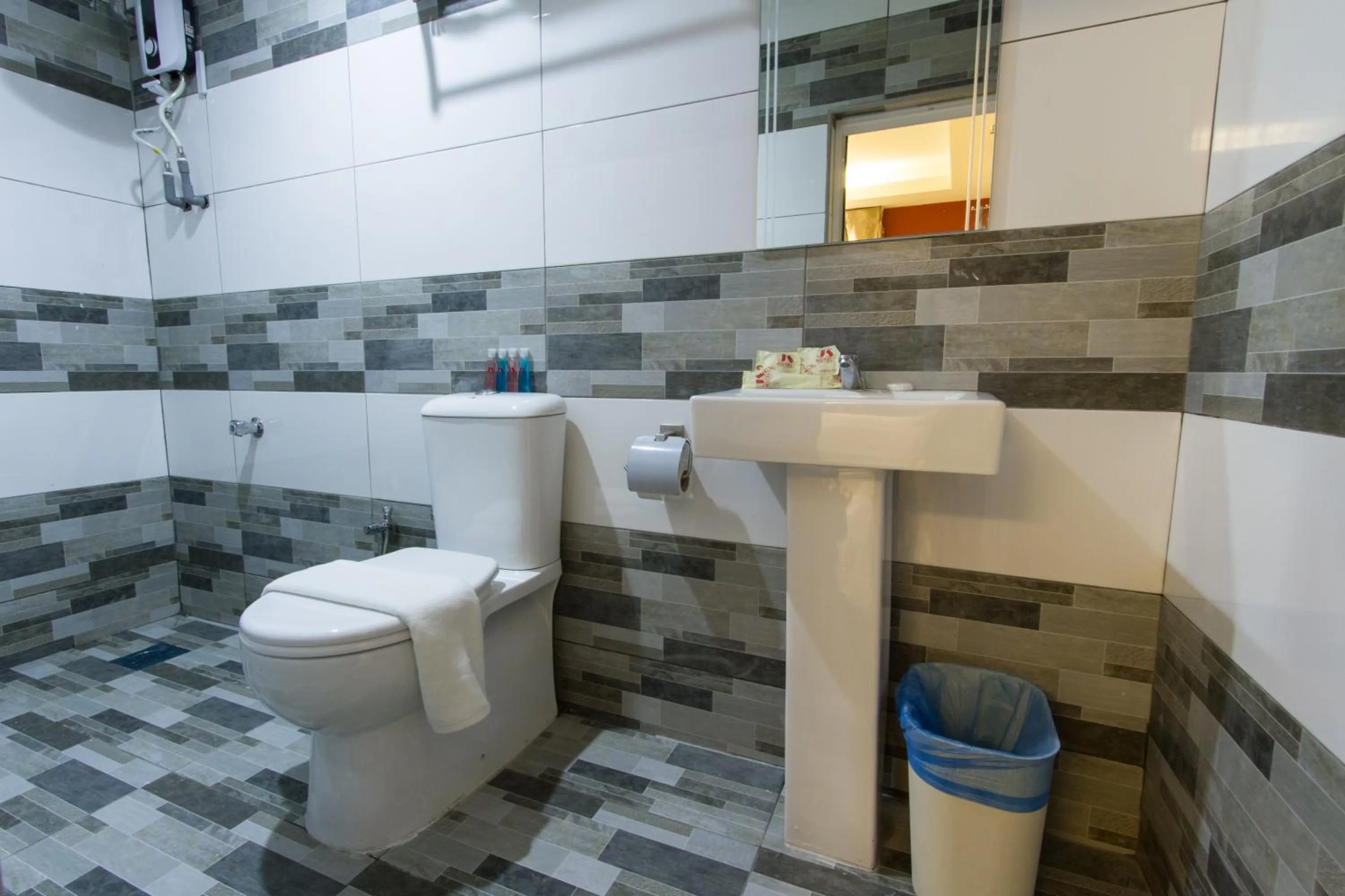 Bathroom in JS Hotel