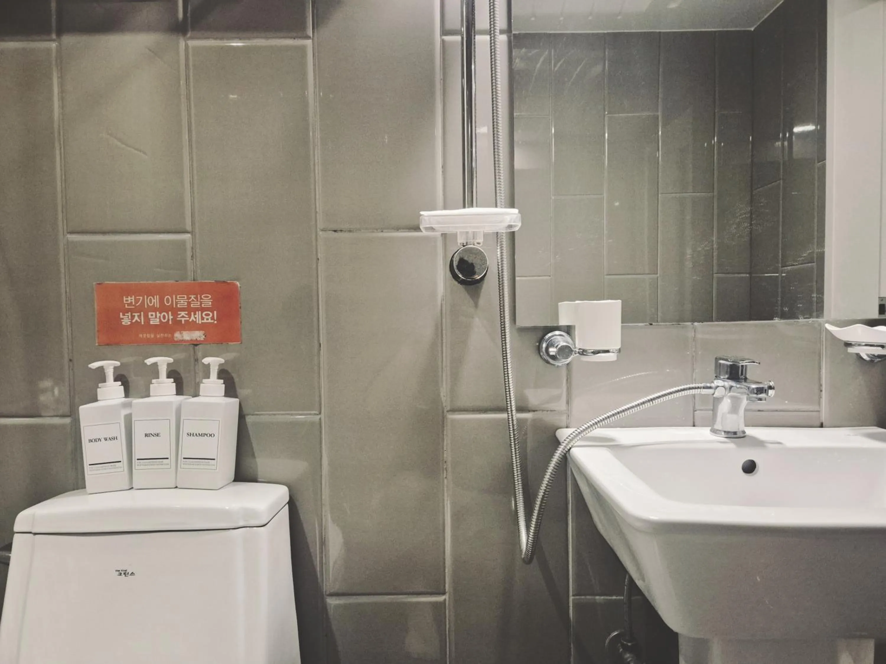 Photo of the whole room in AnOn Hostel Seongsu-Konkuk