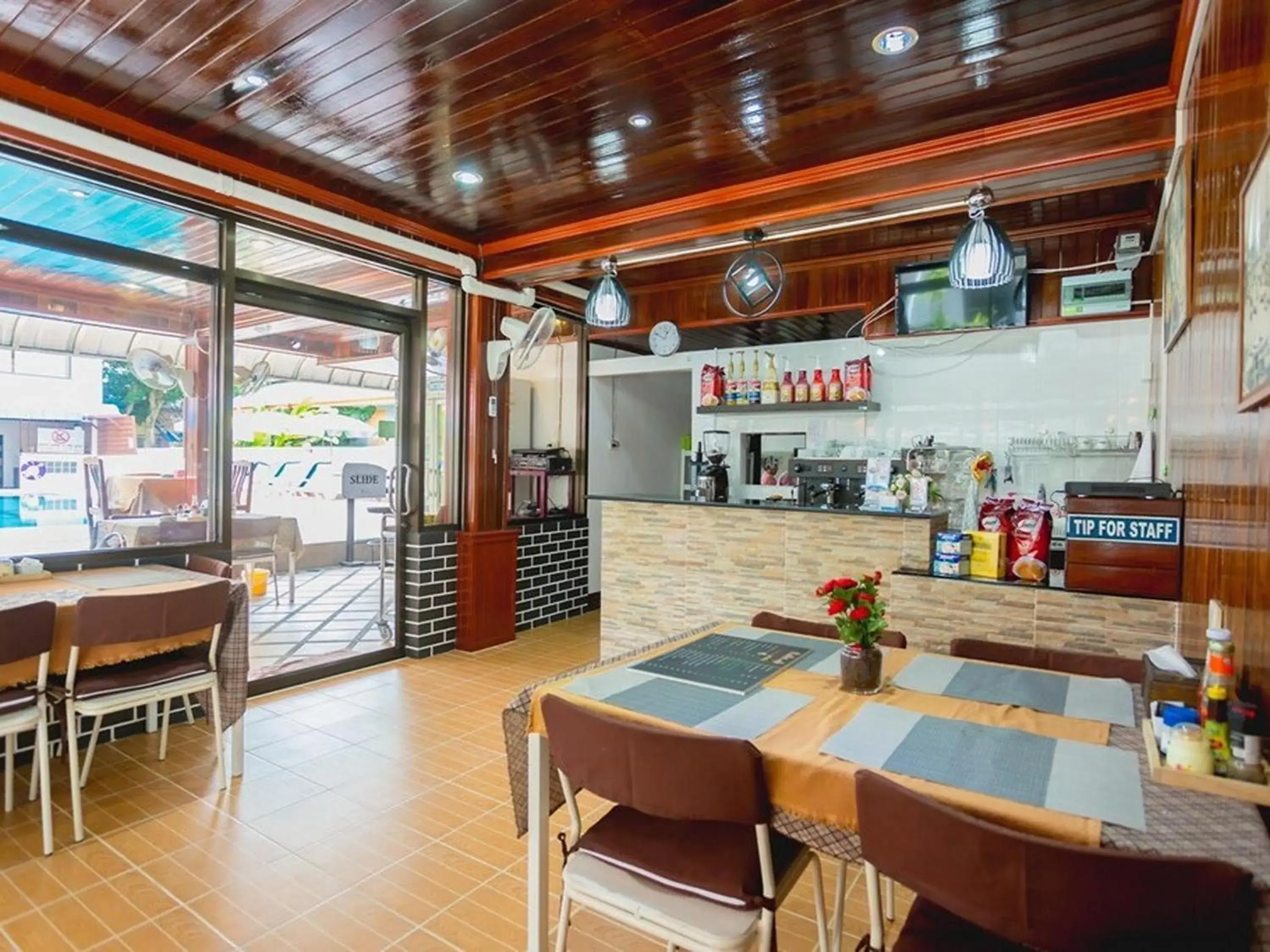 Property building in Rabbit Mansion Patong Hotel Property building in Rabbit Mansion Patong Hotel