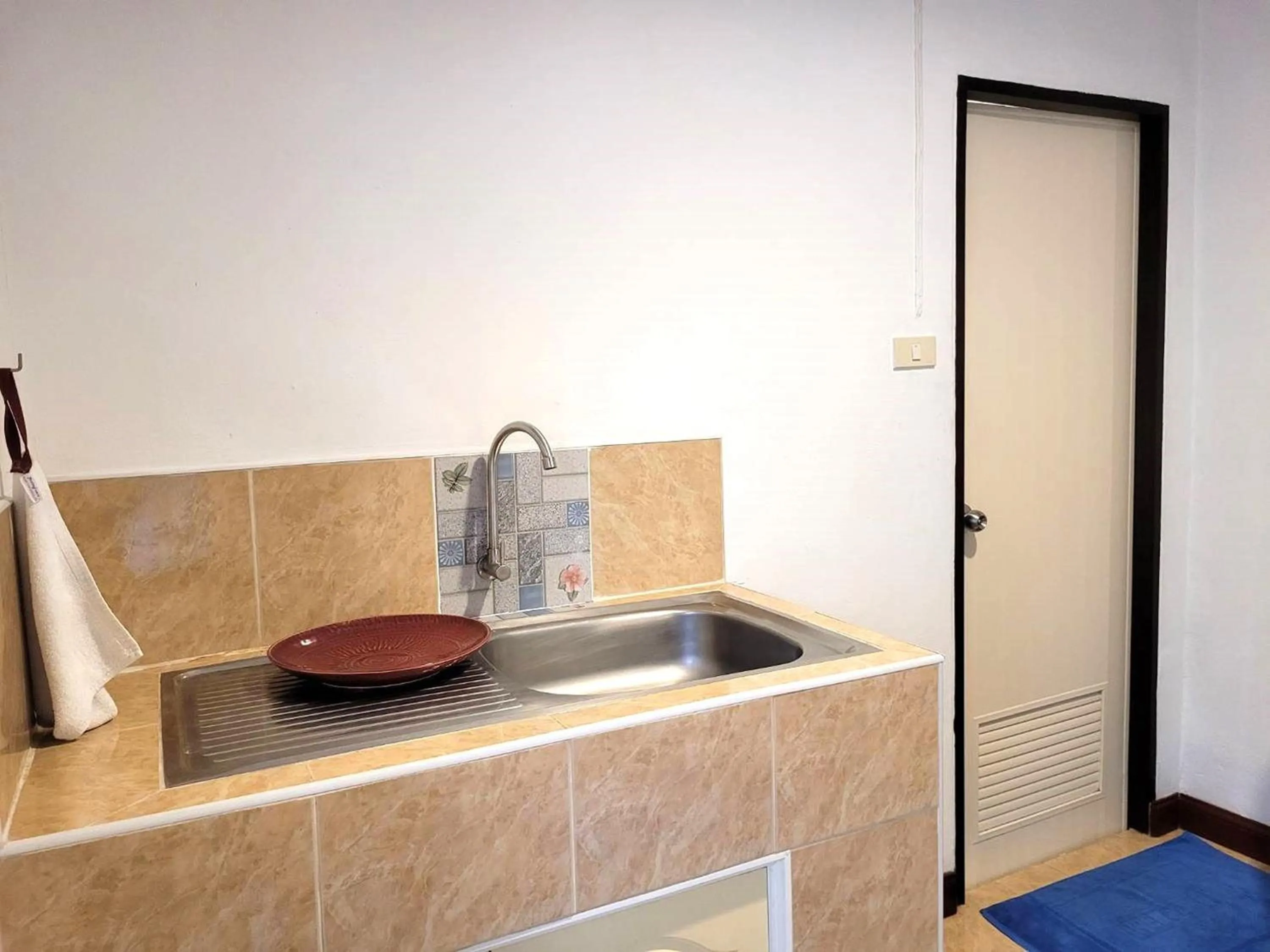 Kitchen or kitchenette in Rabbit Mansion Patong Hotel