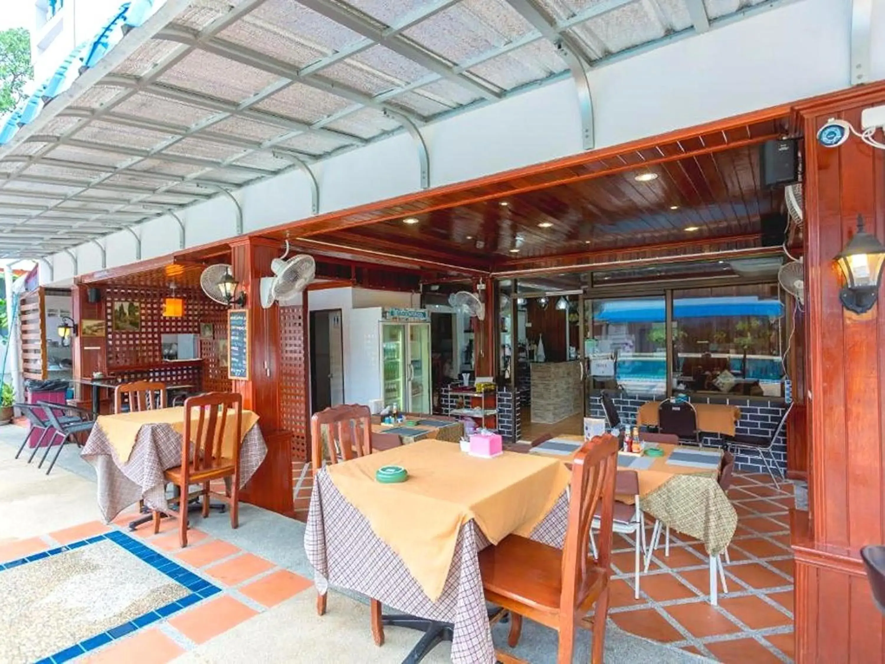 Dining area in Rabbit Mansion Patong Hotel Dining area in Rabbit Mansion Patong Hotel