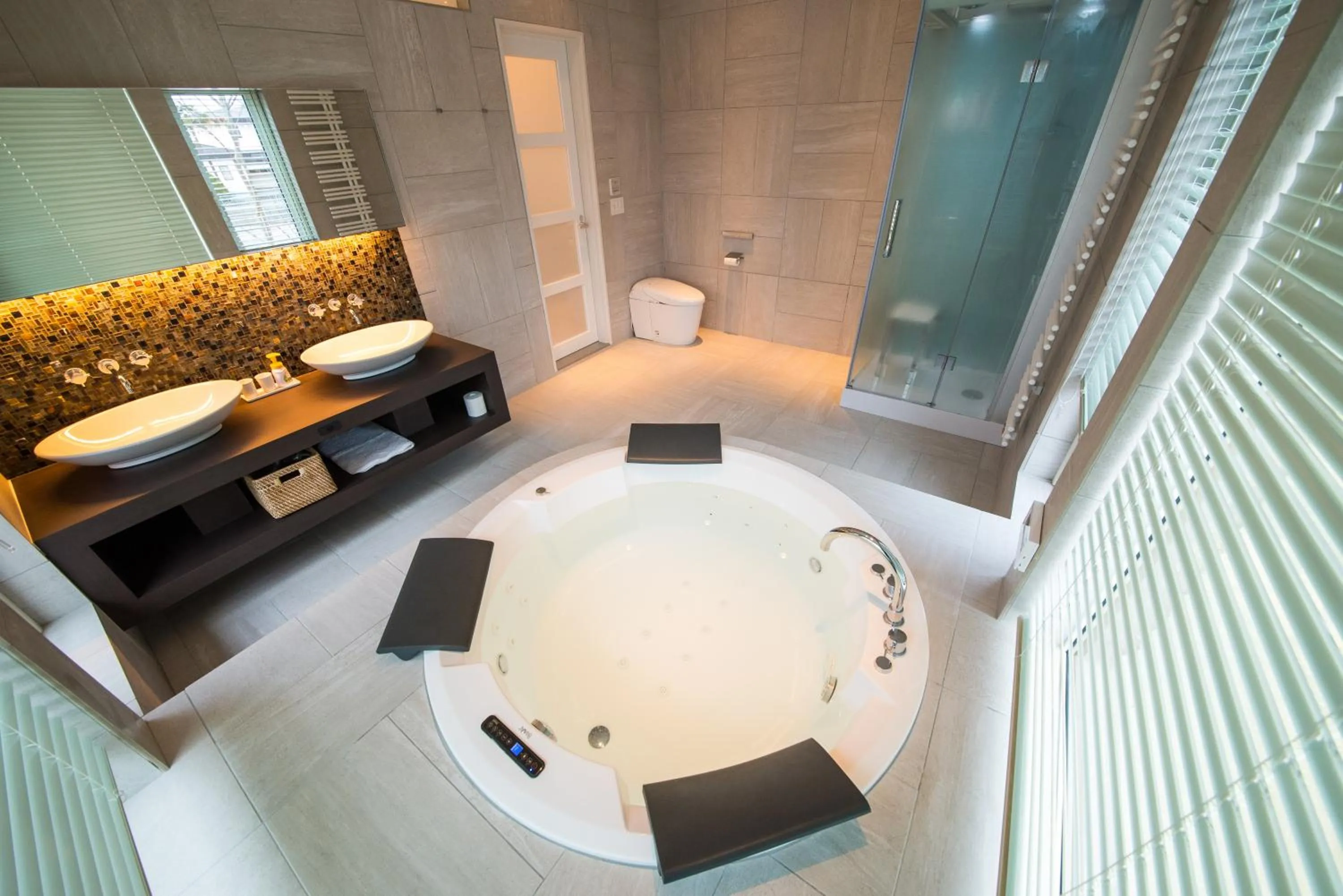 Shower in La Cachette