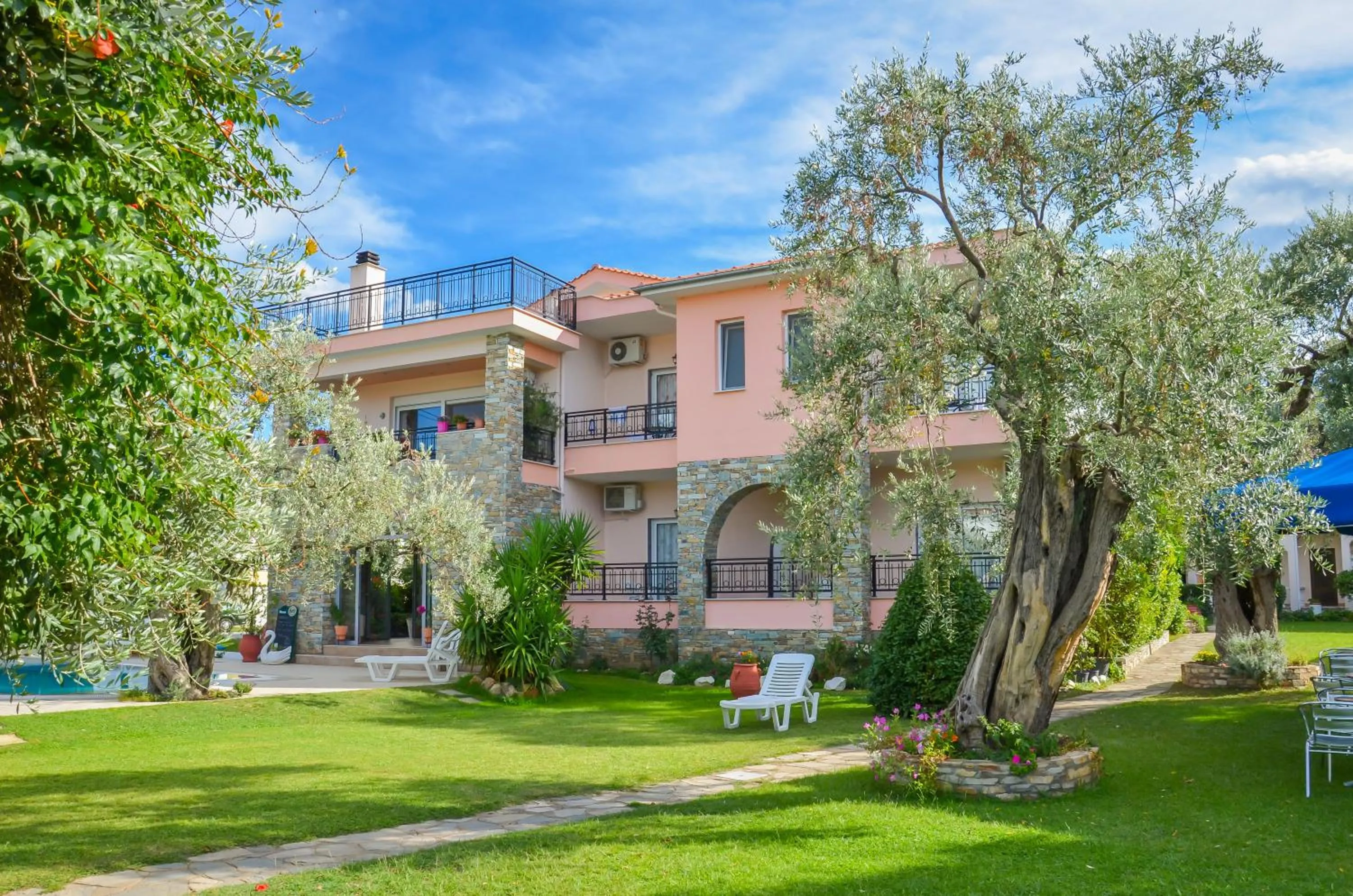 Property building in Villa Eden