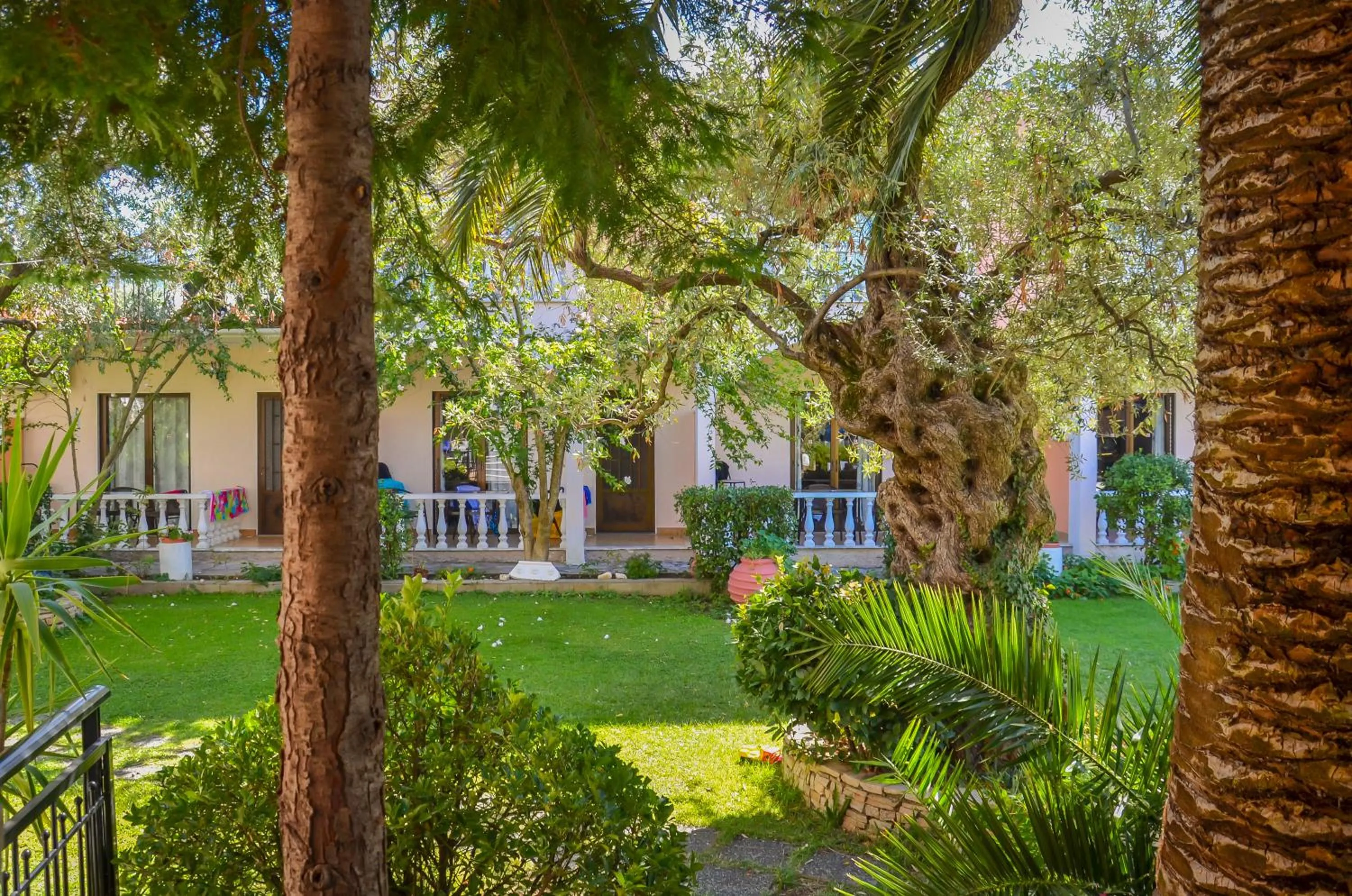 Property building in Villa Eden