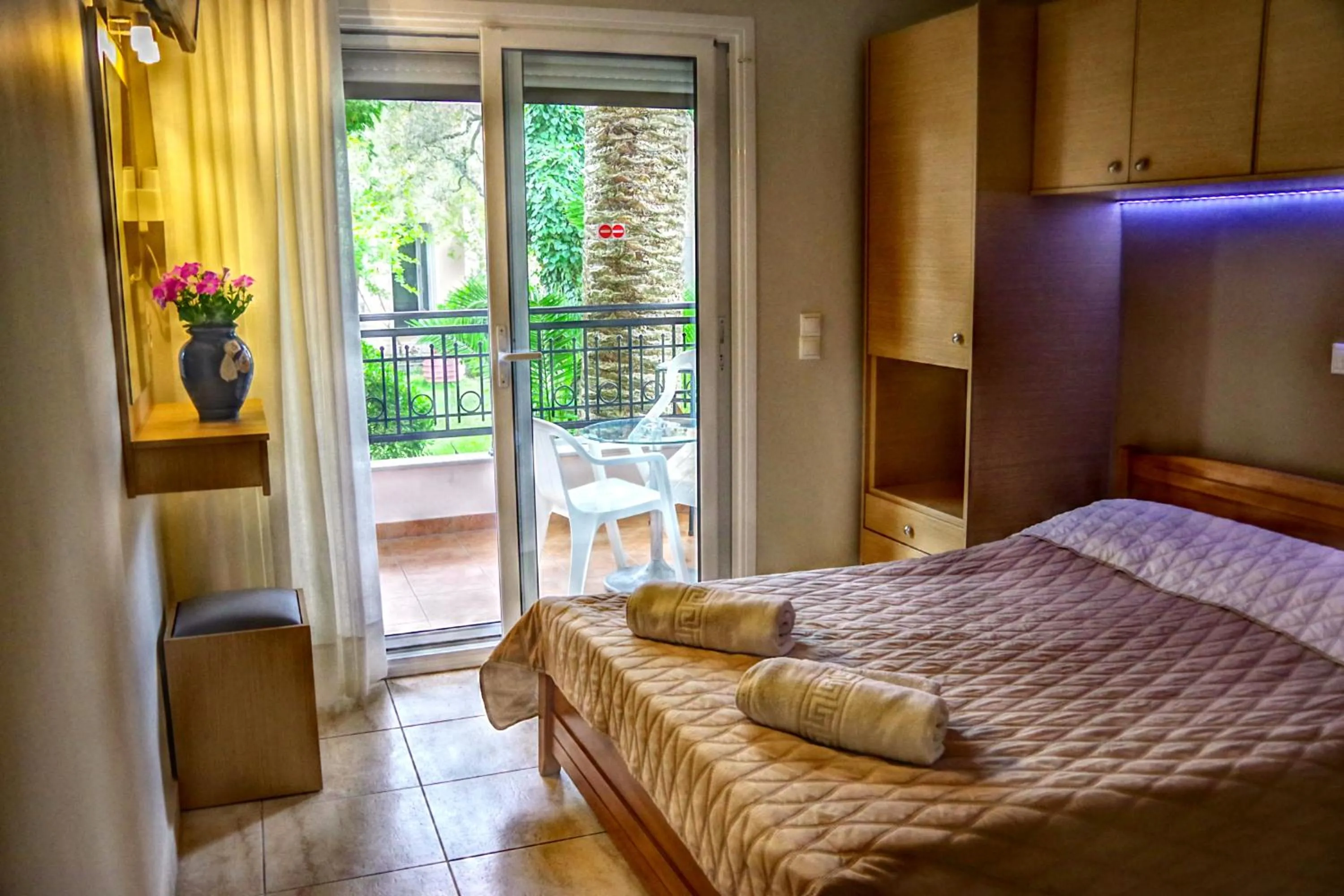 Photo of the whole room, Bed in Villa Eden