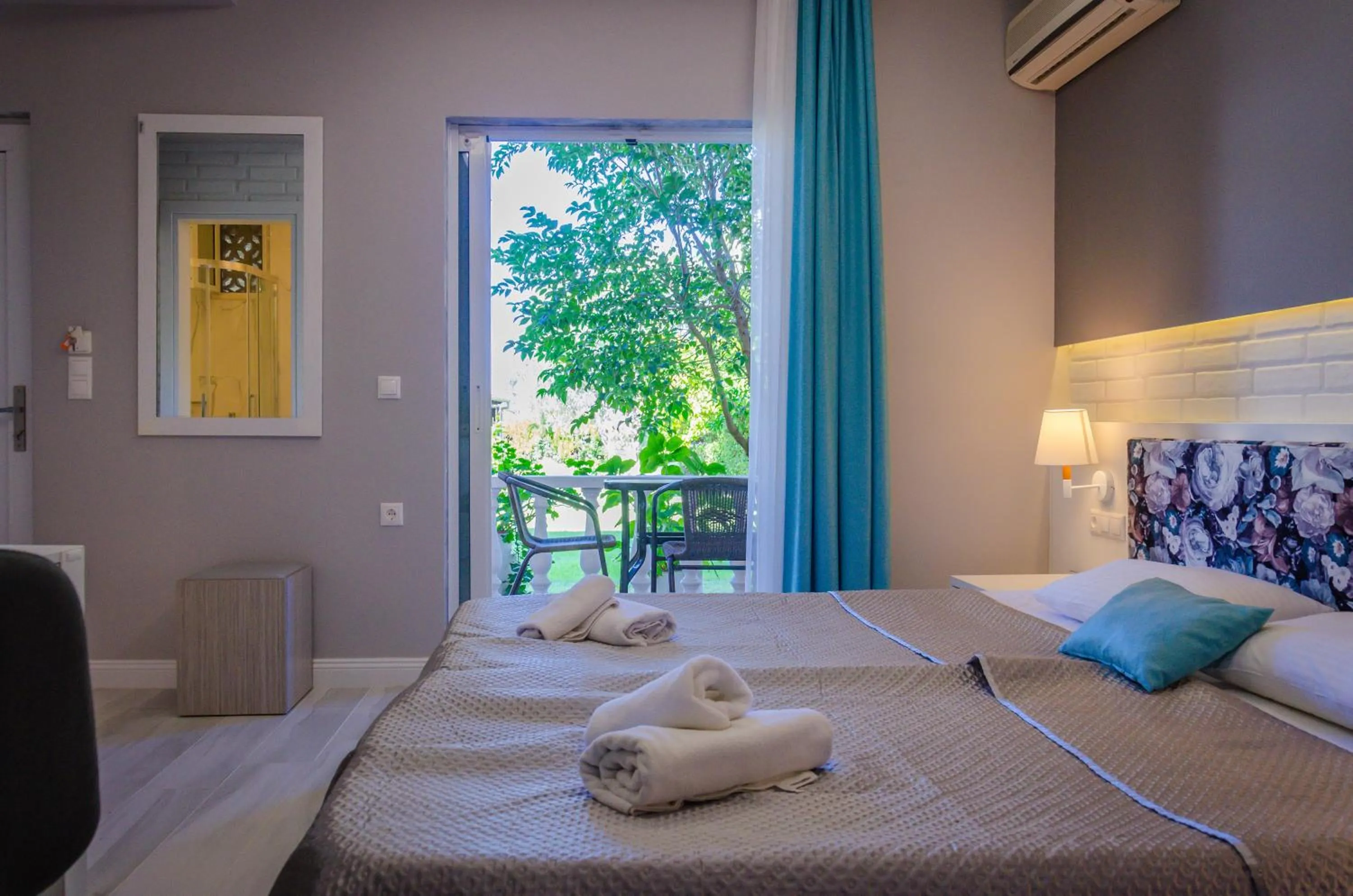 Photo of the whole room, Bed in Villa Eden