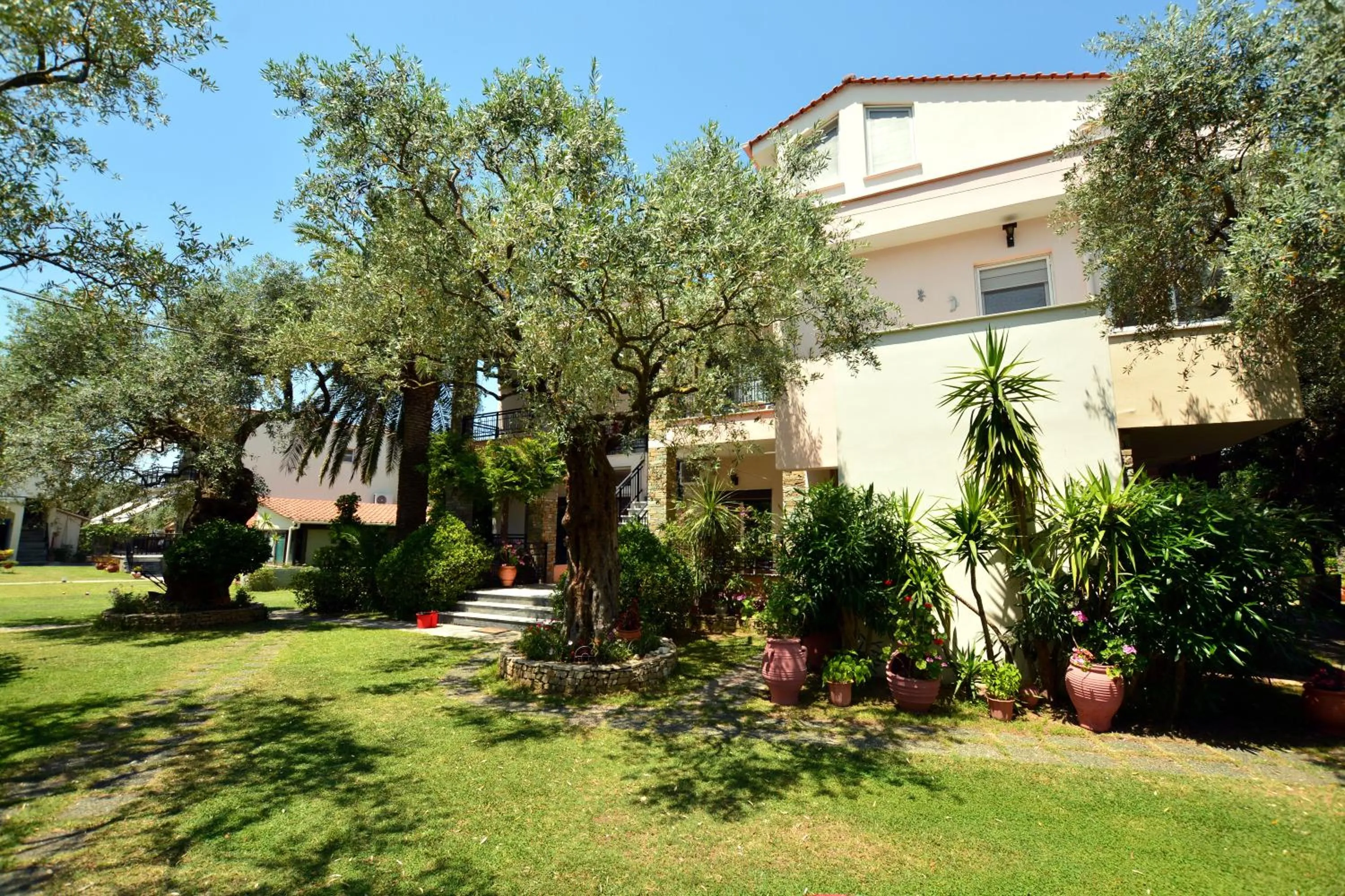 Property building in Villa Eden