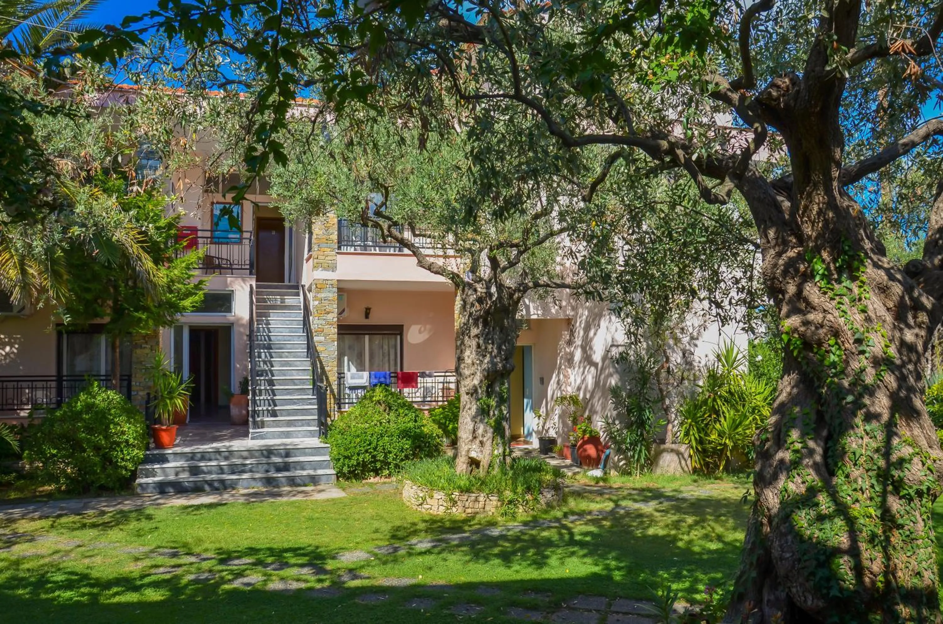 Property building in Villa Eden