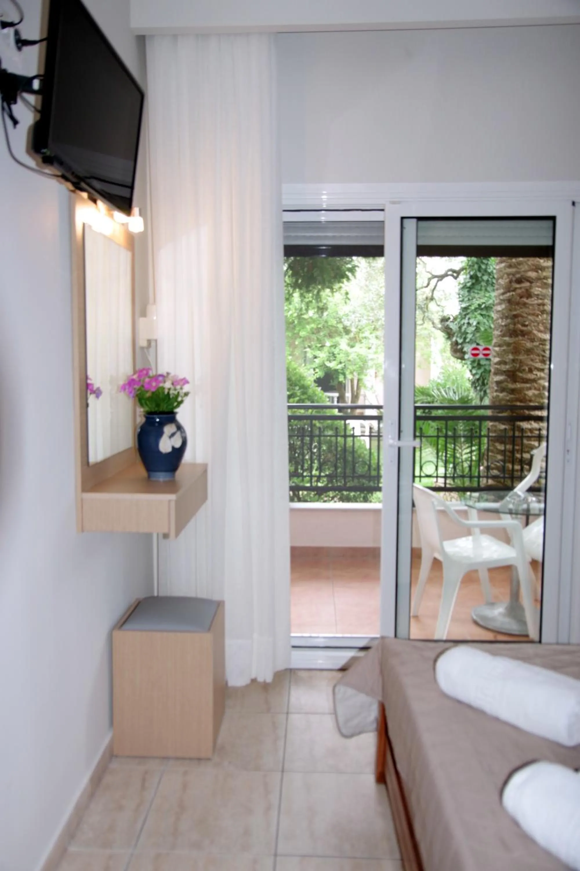 TV and multimedia, Bed in Villa Eden