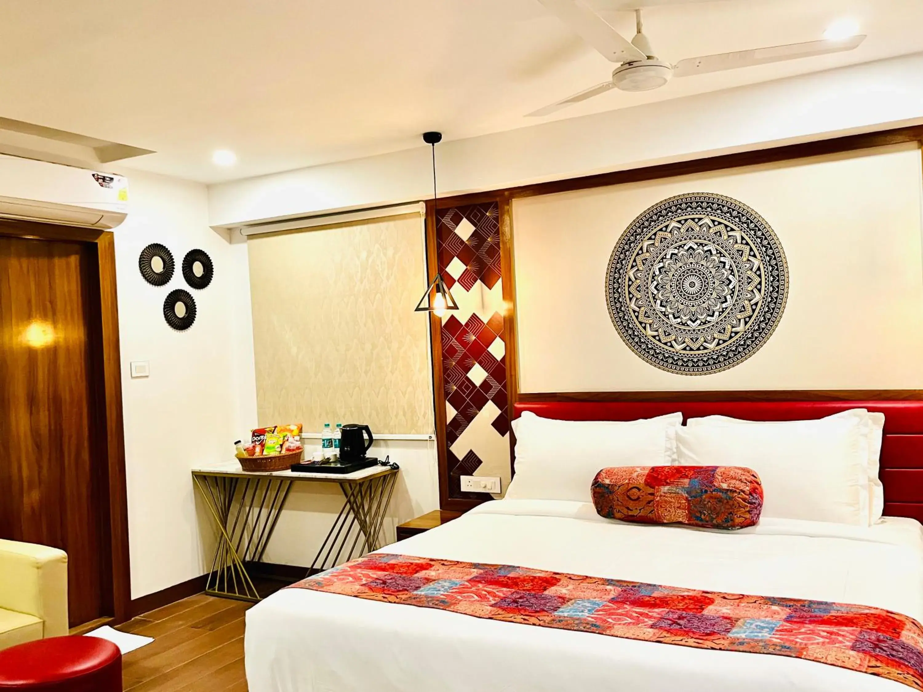 Presidential Suite - single occupancy in HOTEL SIGNATURE BANJARA HILLS Hyderabad Presidential Suite - single occupancy in HOTEL SIGNATURE BANJARA HILLS Hyderabad