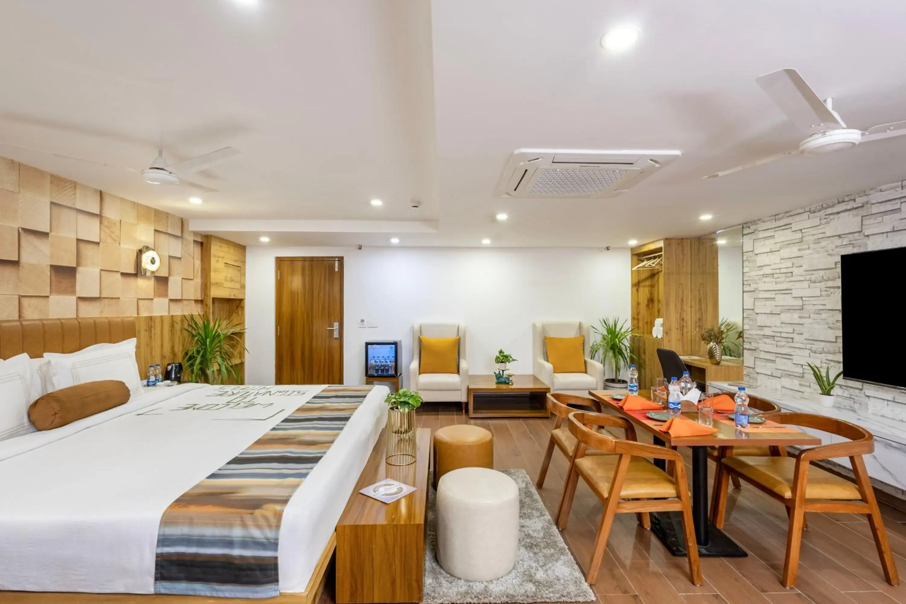 Junior Suite - single occupancy in HOTEL SIGNATURE BANJARA HILLS Hyderabad Junior Suite - single occupancy in HOTEL SIGNATURE BANJARA HILLS Hyderabad