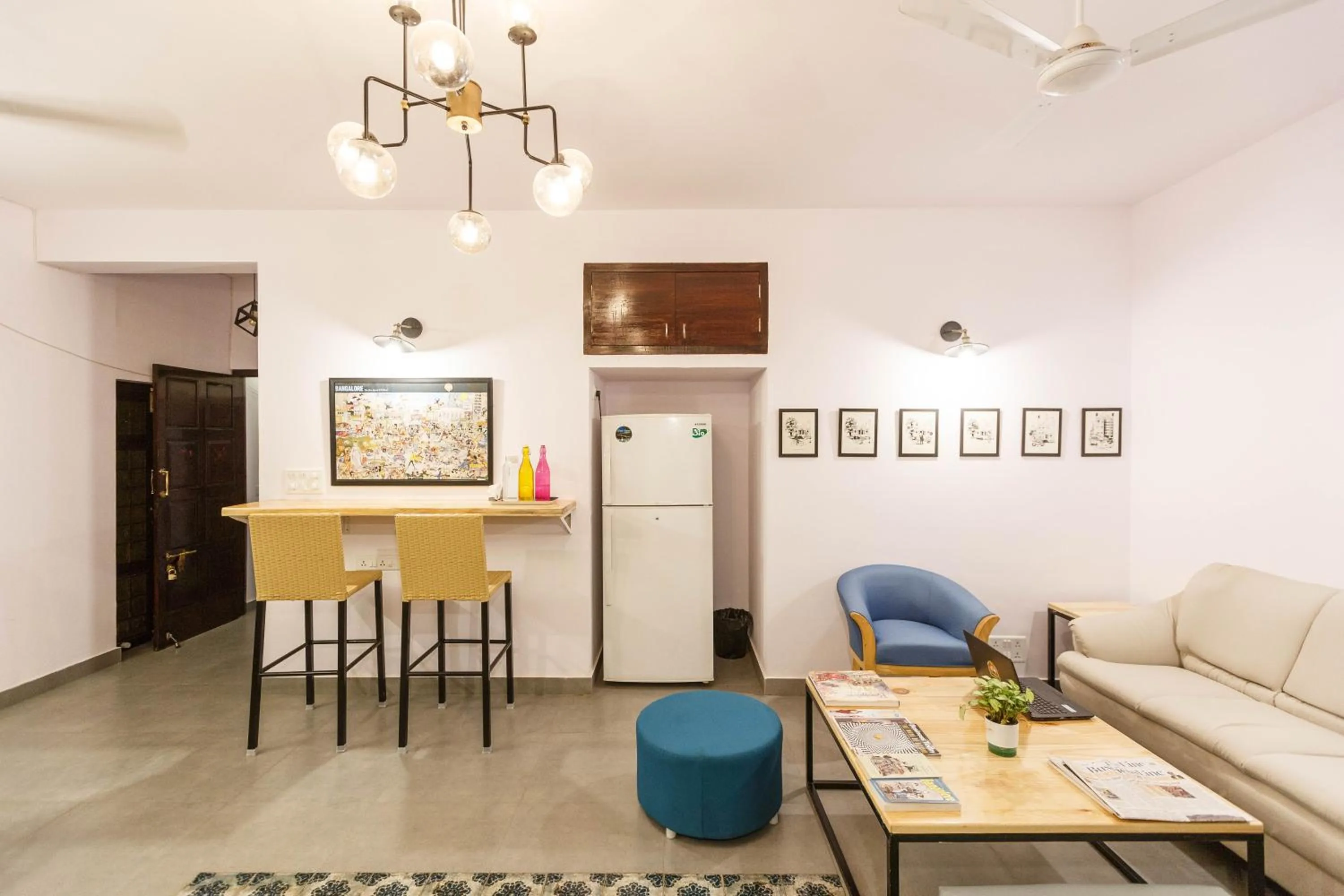 Lobby or reception in Locul Uptown - Near Bangalore Palace Grounds