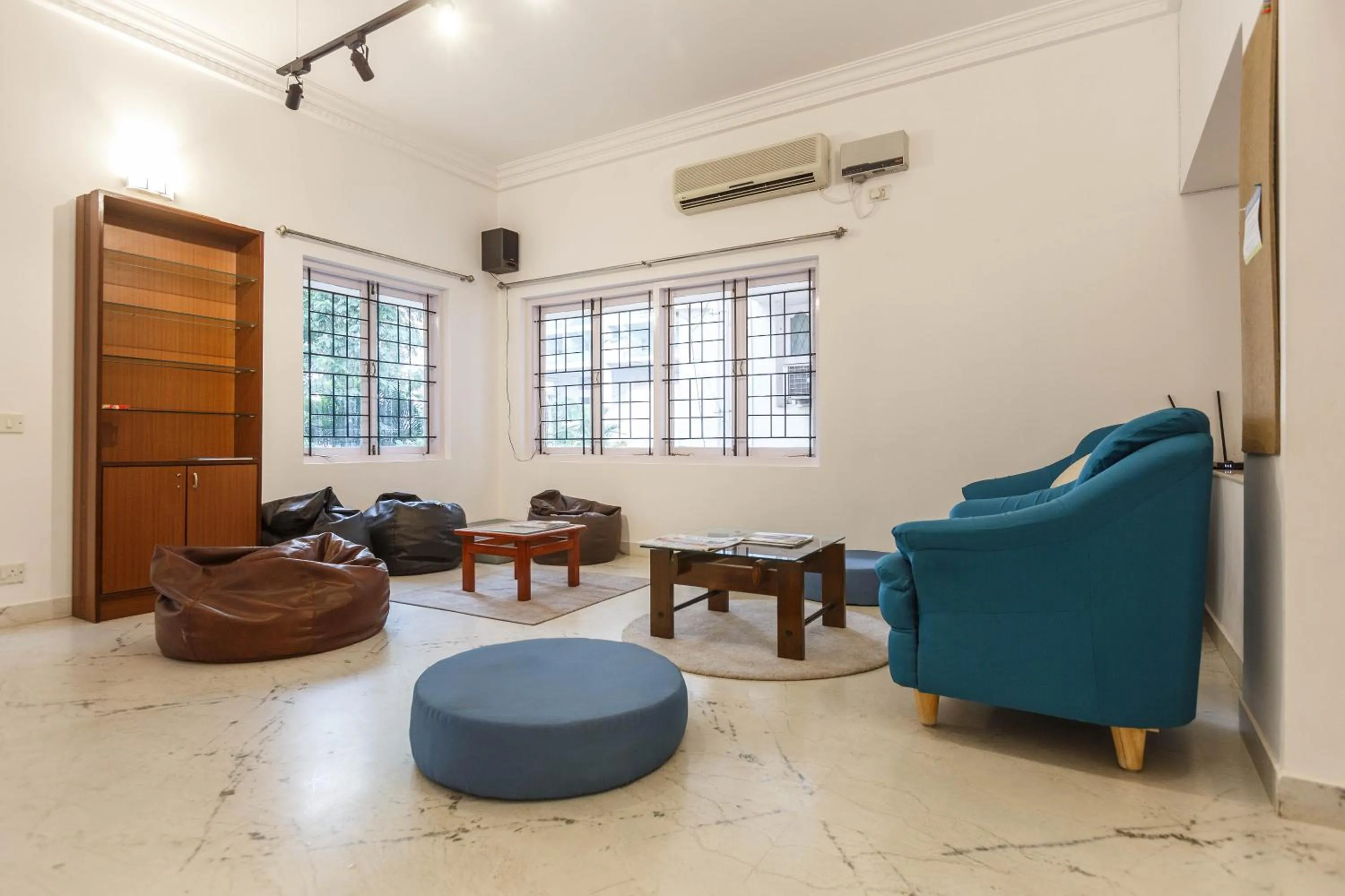 Communal kitchen in Locul Uptown - Near Bangalore Palace Grounds