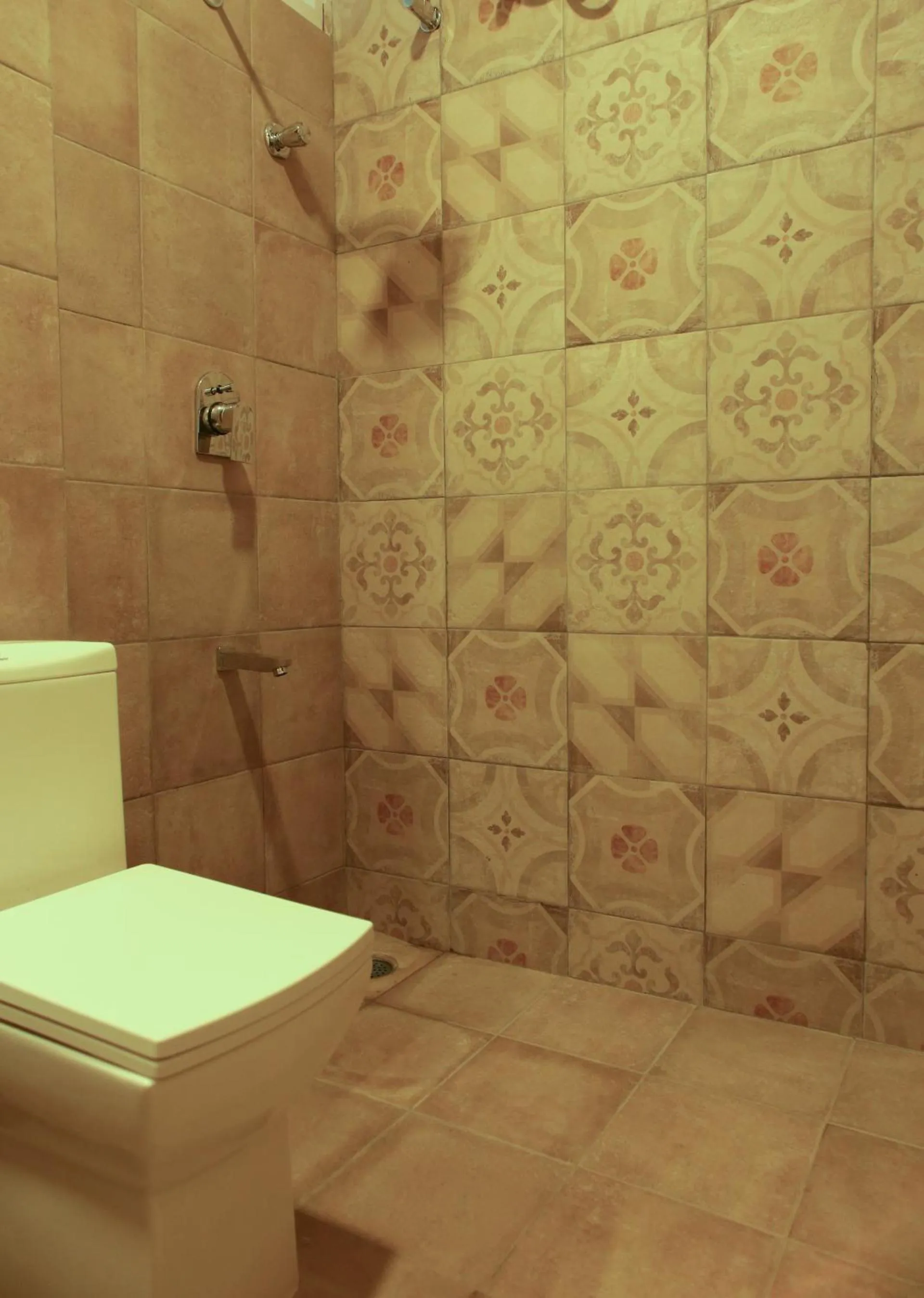 Shower in Locul Uptown - Near Bangalore Palace Grounds