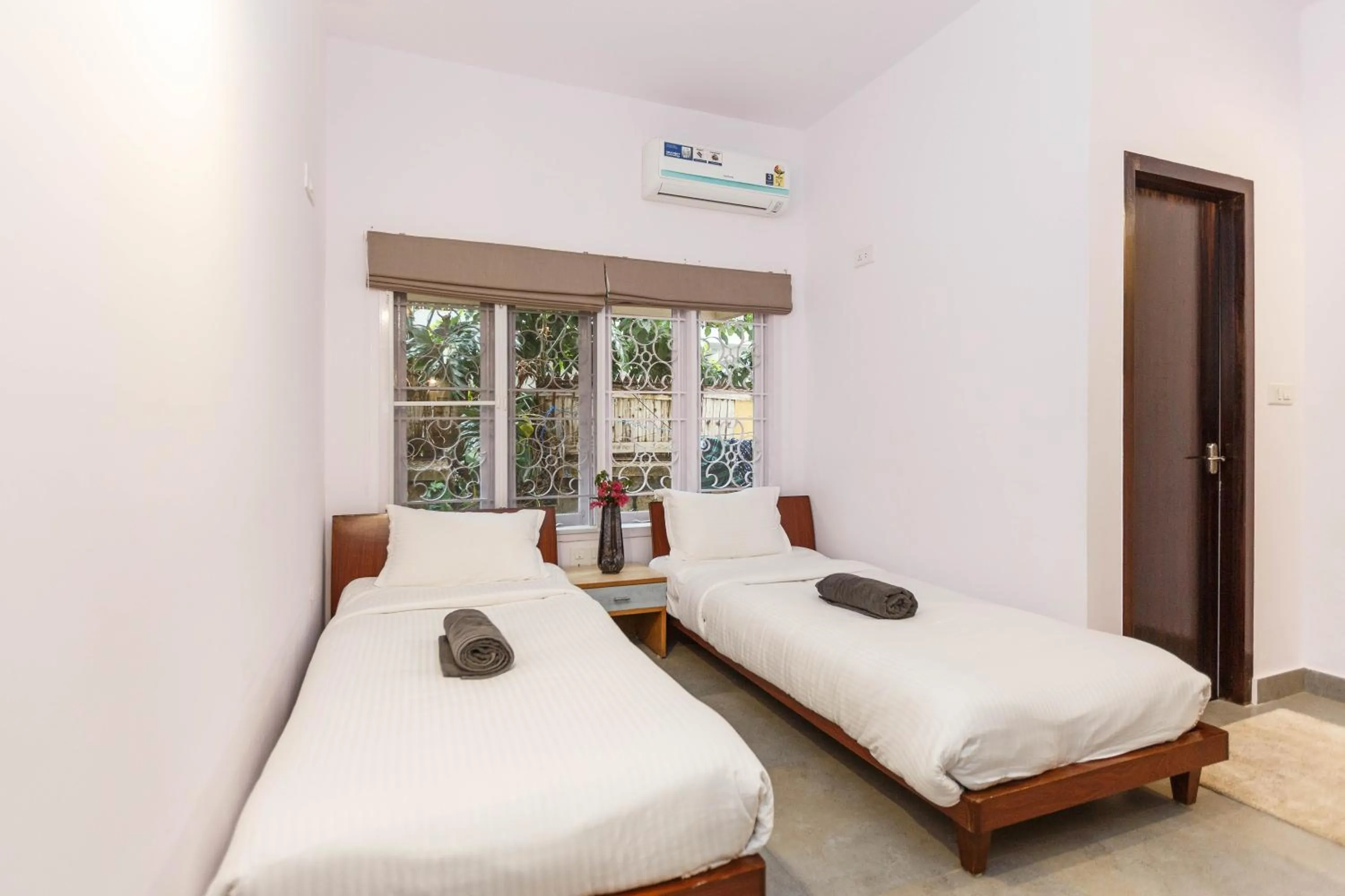 Bedroom, Bed in Locul Uptown - Near Bangalore Palace Grounds