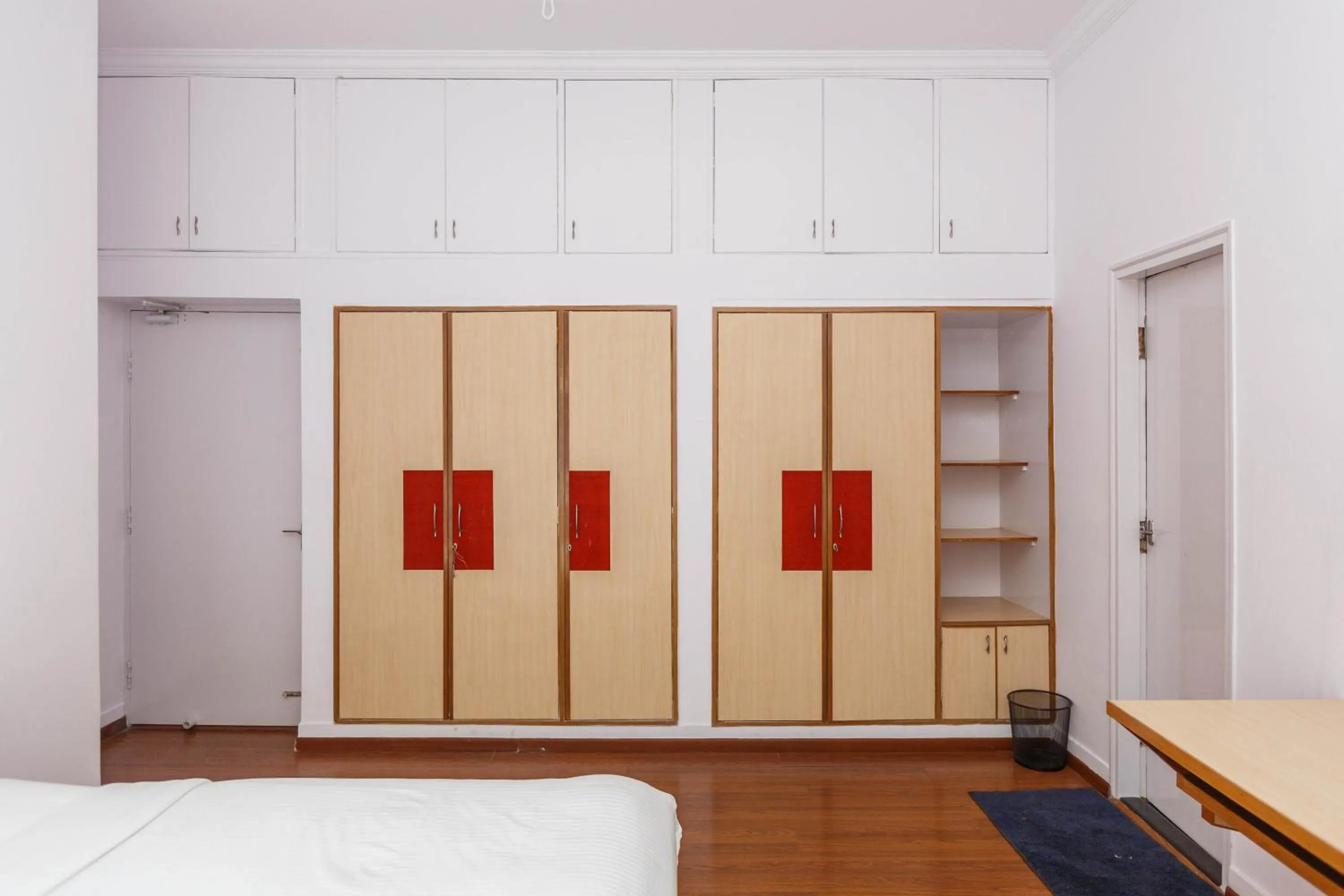 Photo of the whole room, Bed in Locul Uptown - Near Bangalore Palace Grounds