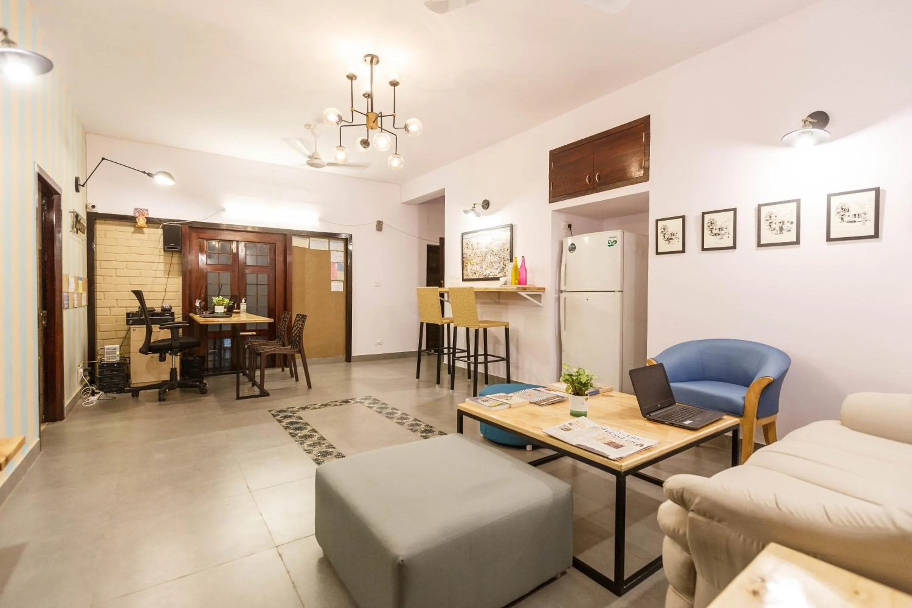 Lobby or reception in Locul Uptown - Near Bangalore Palace Grounds