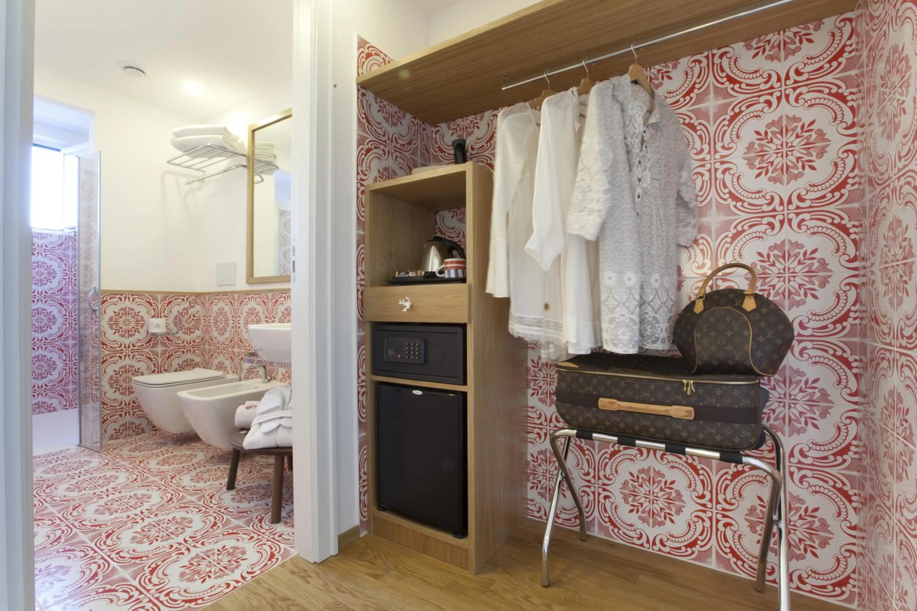 Coffee/tea facilities in Maison Kalea