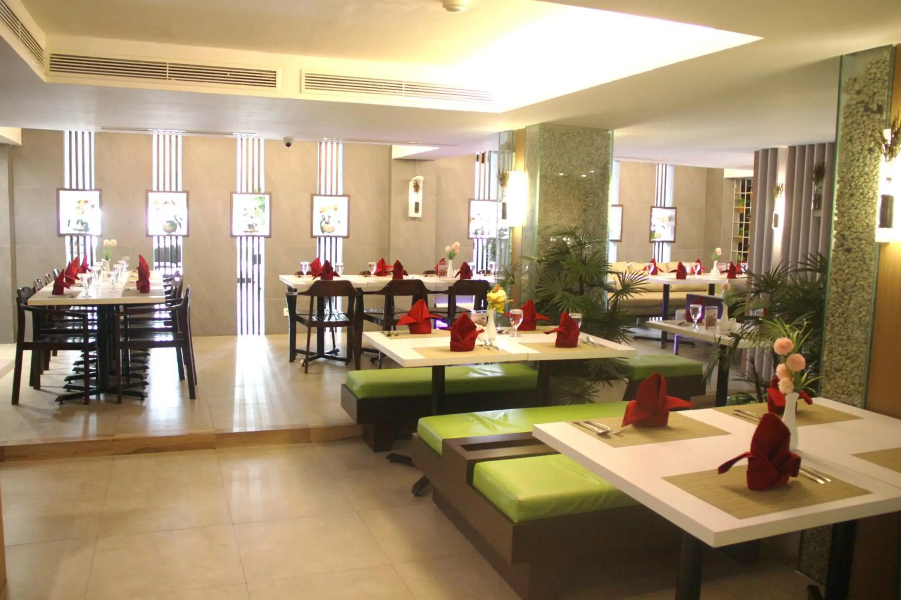 Restaurant/places to eat in Ramedo Hotel Restaurant/places to eat in Ramedo Hotel