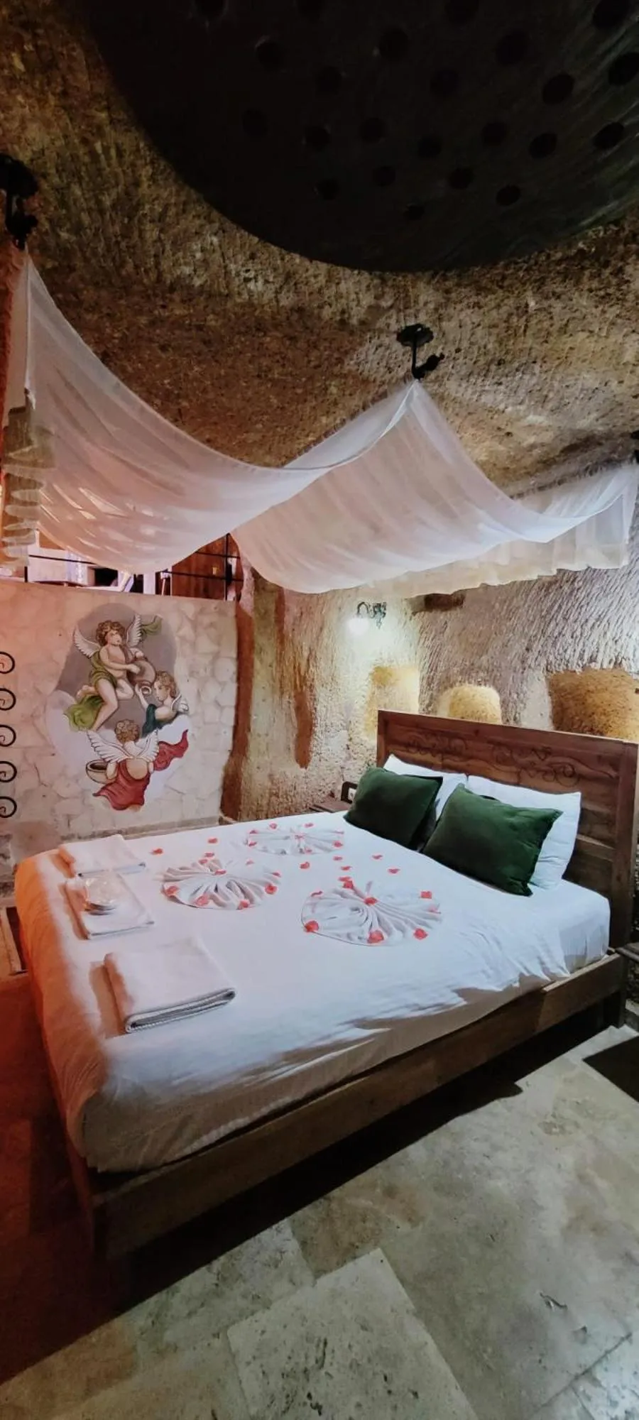 Bed in Vanessa Cave Hotel