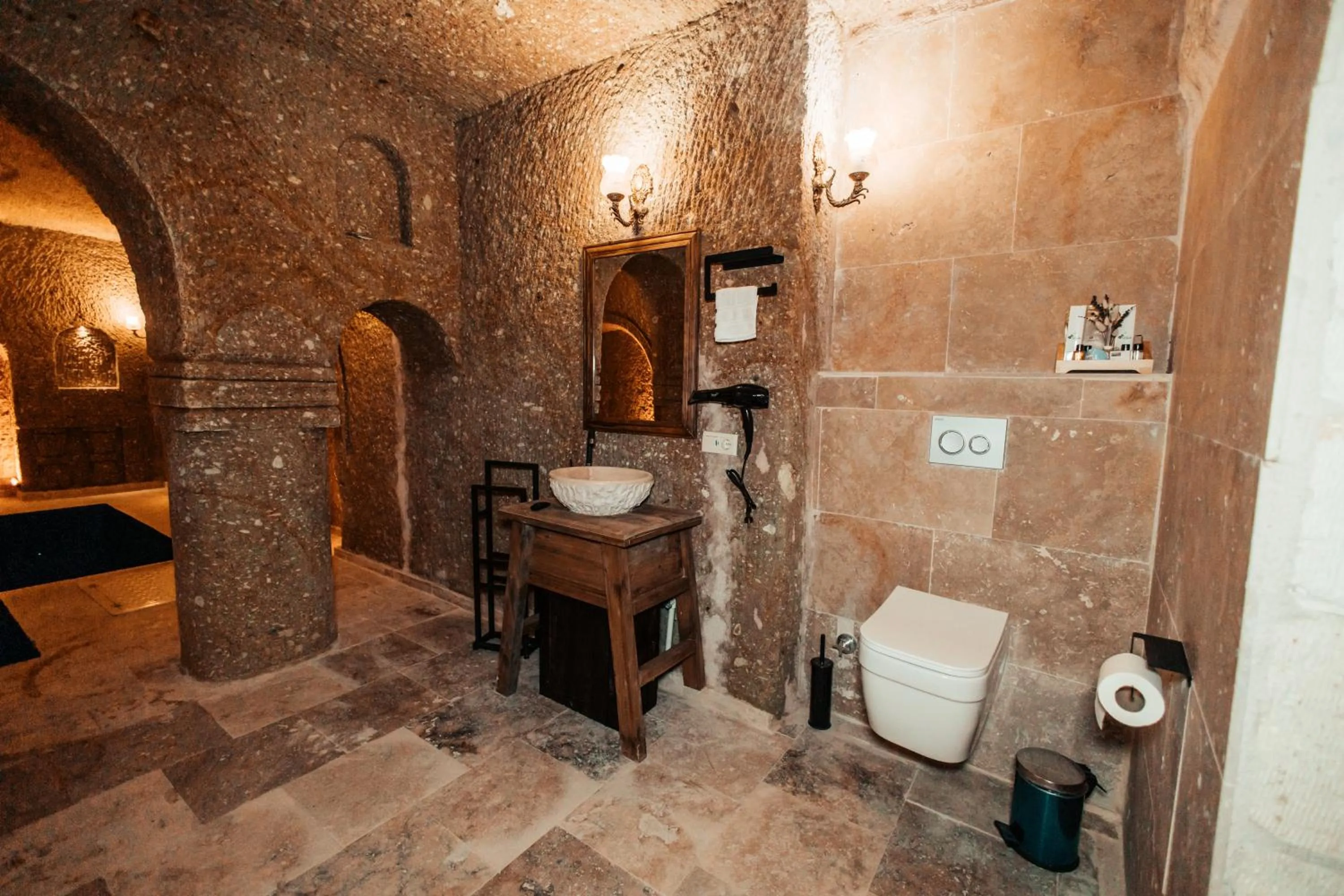 Bathroom in Vanessa Cave Hotel