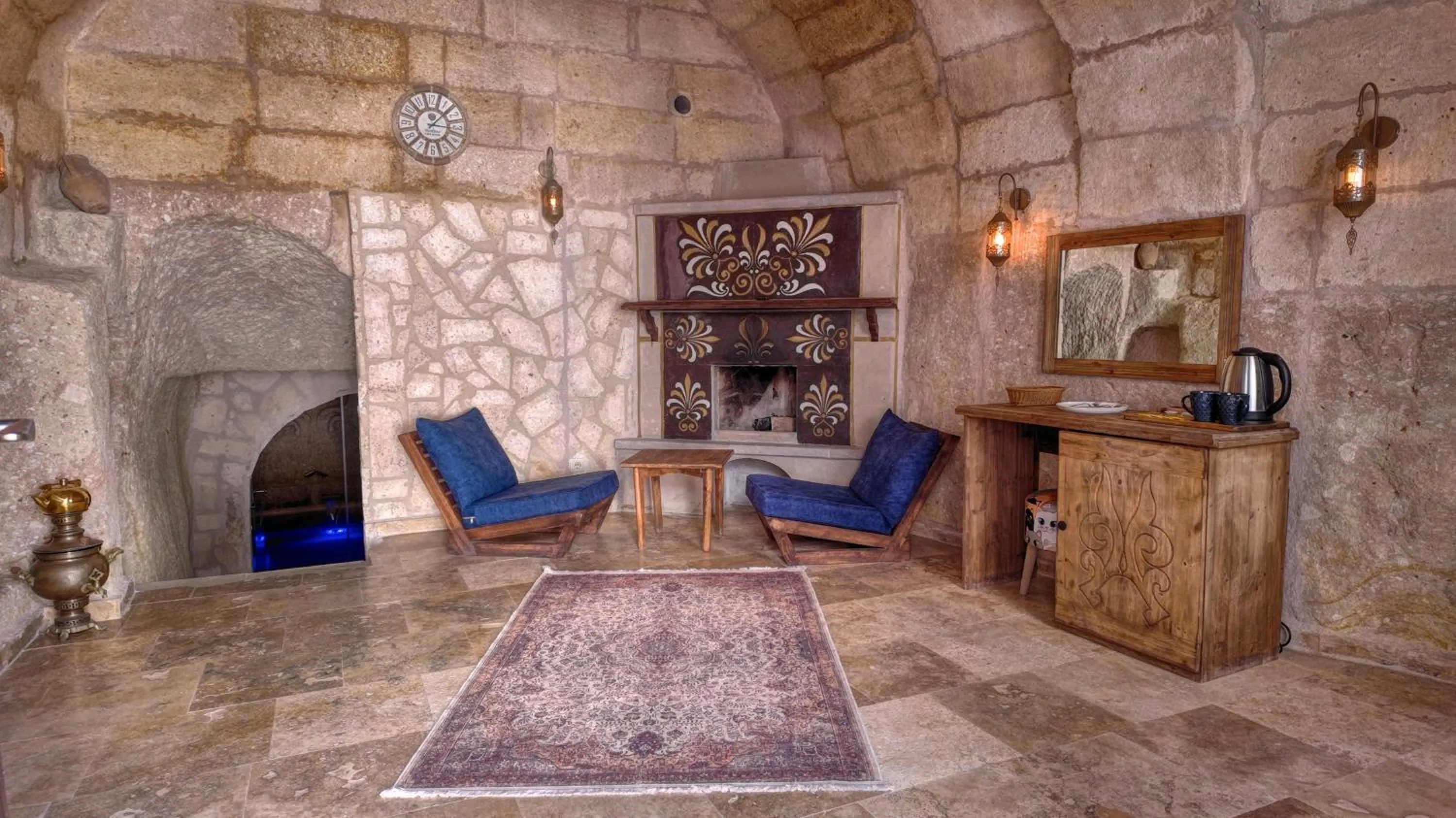 Seating area in Vanessa Cave Hotel