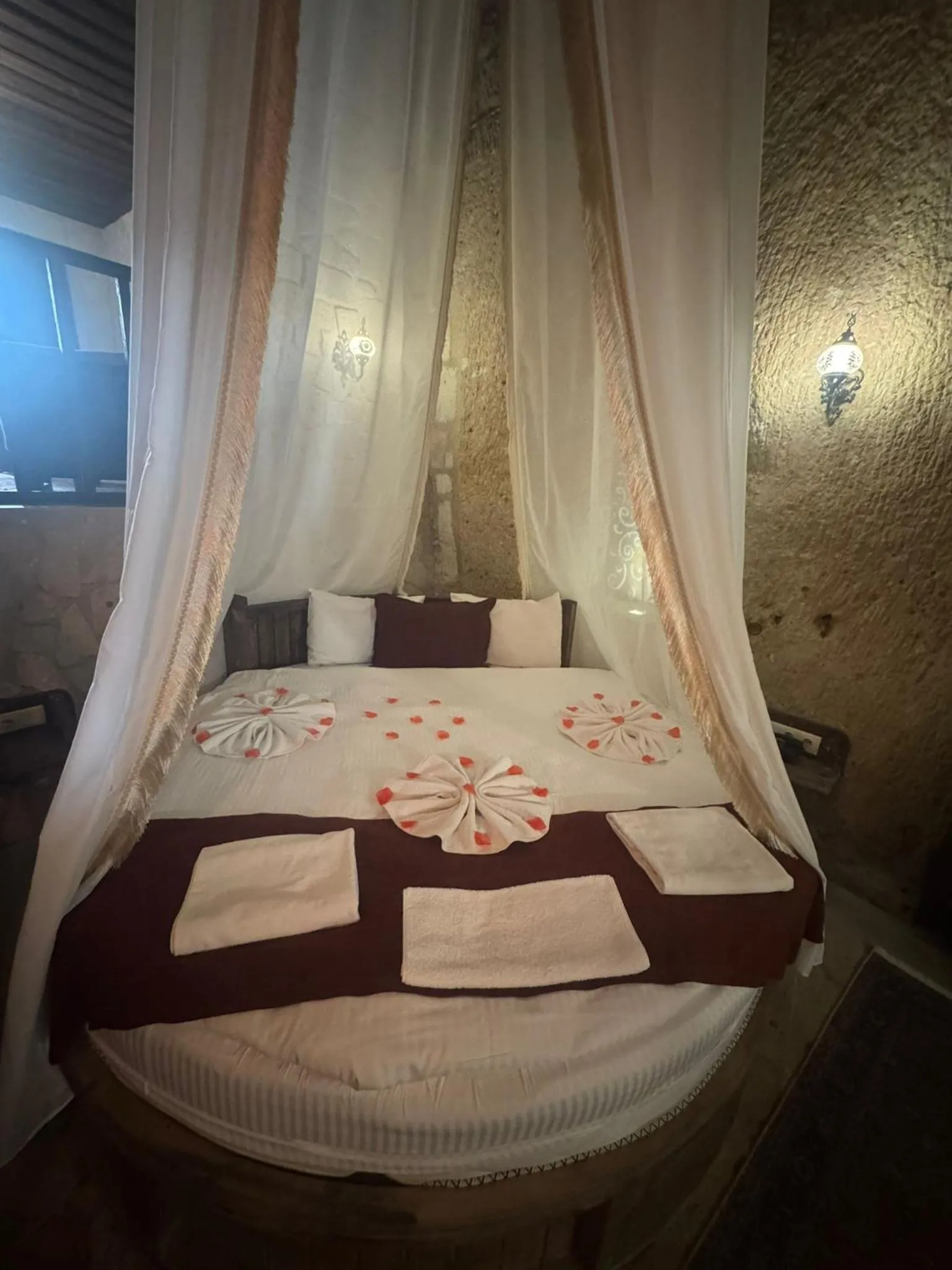 Bed in Vanessa Cave Hotel