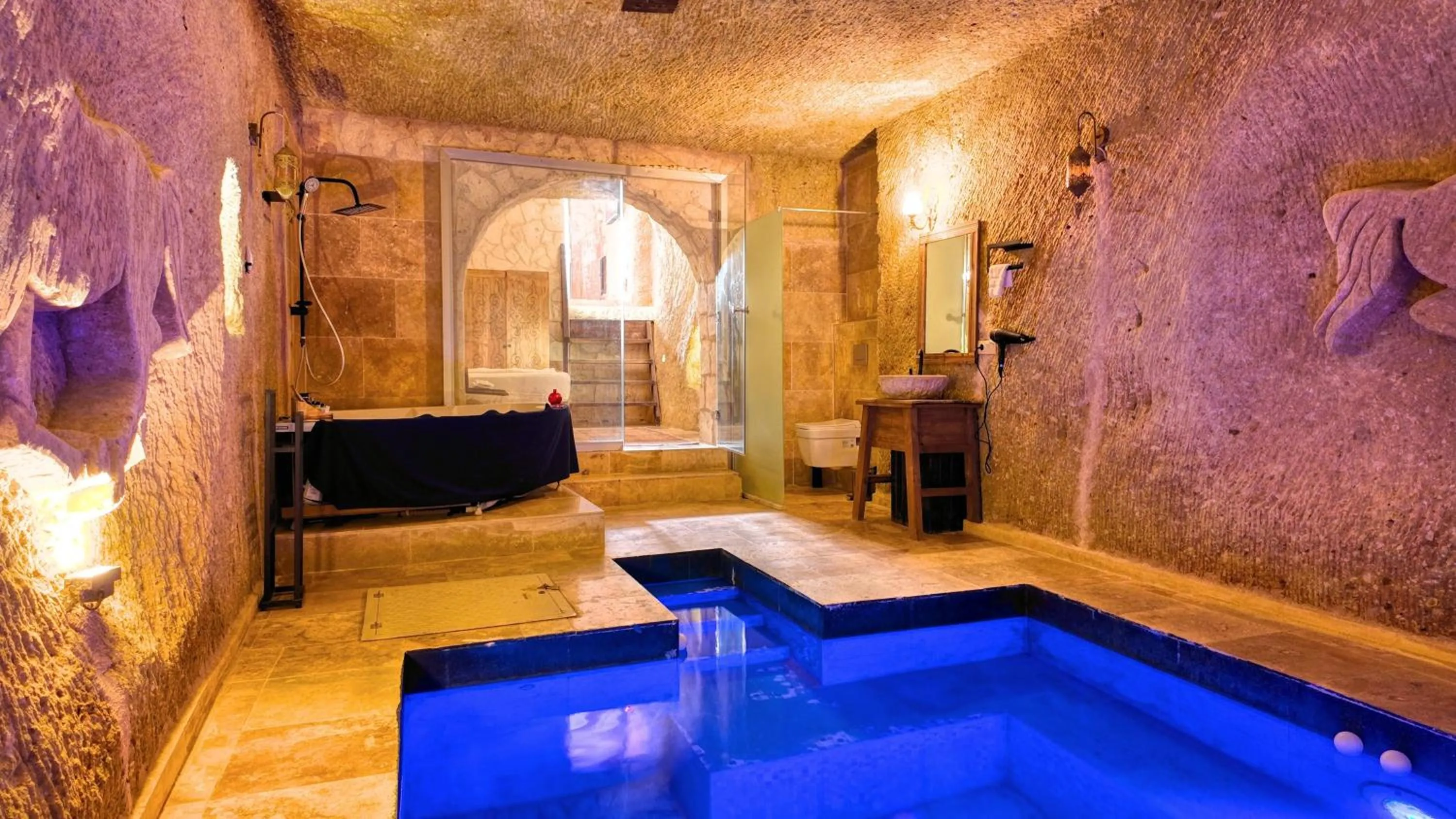 towels in Vanessa Cave Hotel