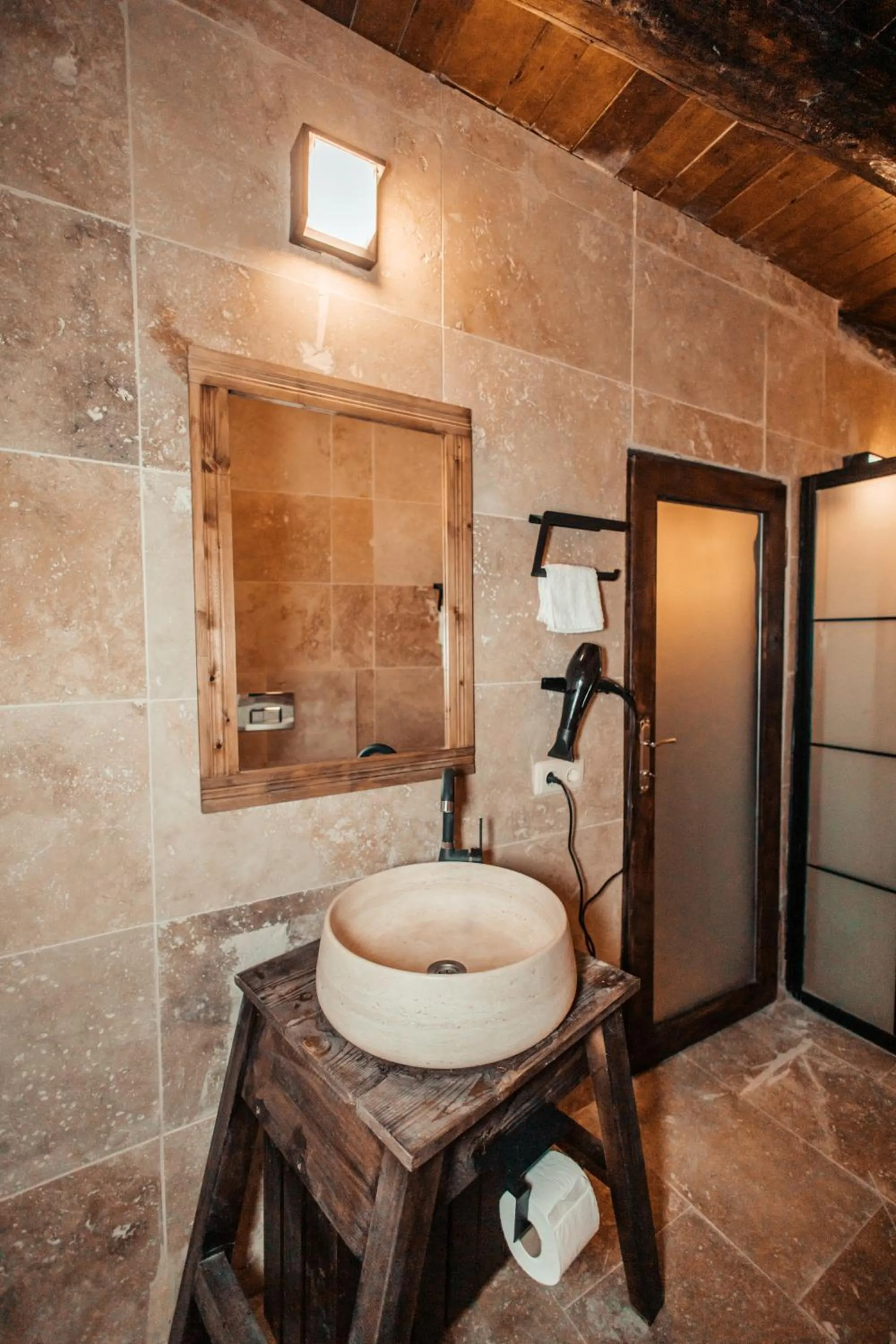 Bathroom in Vanessa Cave Hotel