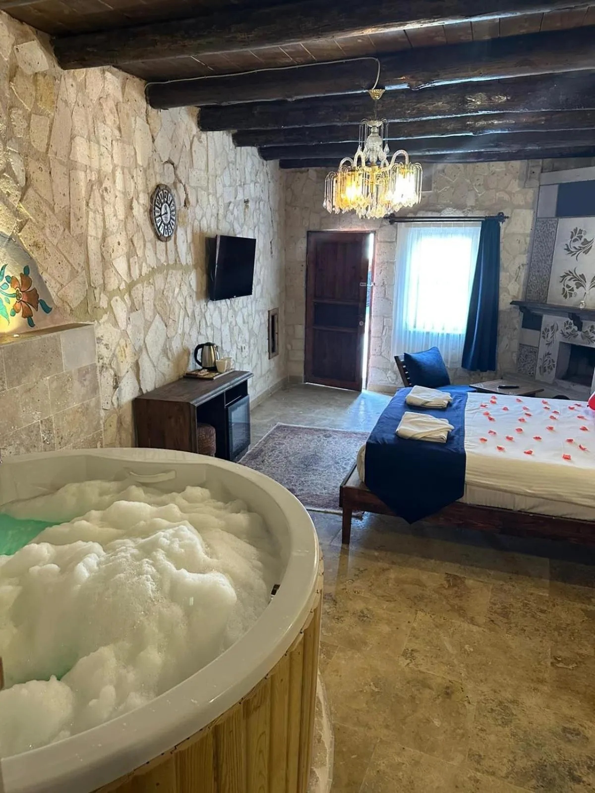 Bed in Vanessa Cave Hotel
