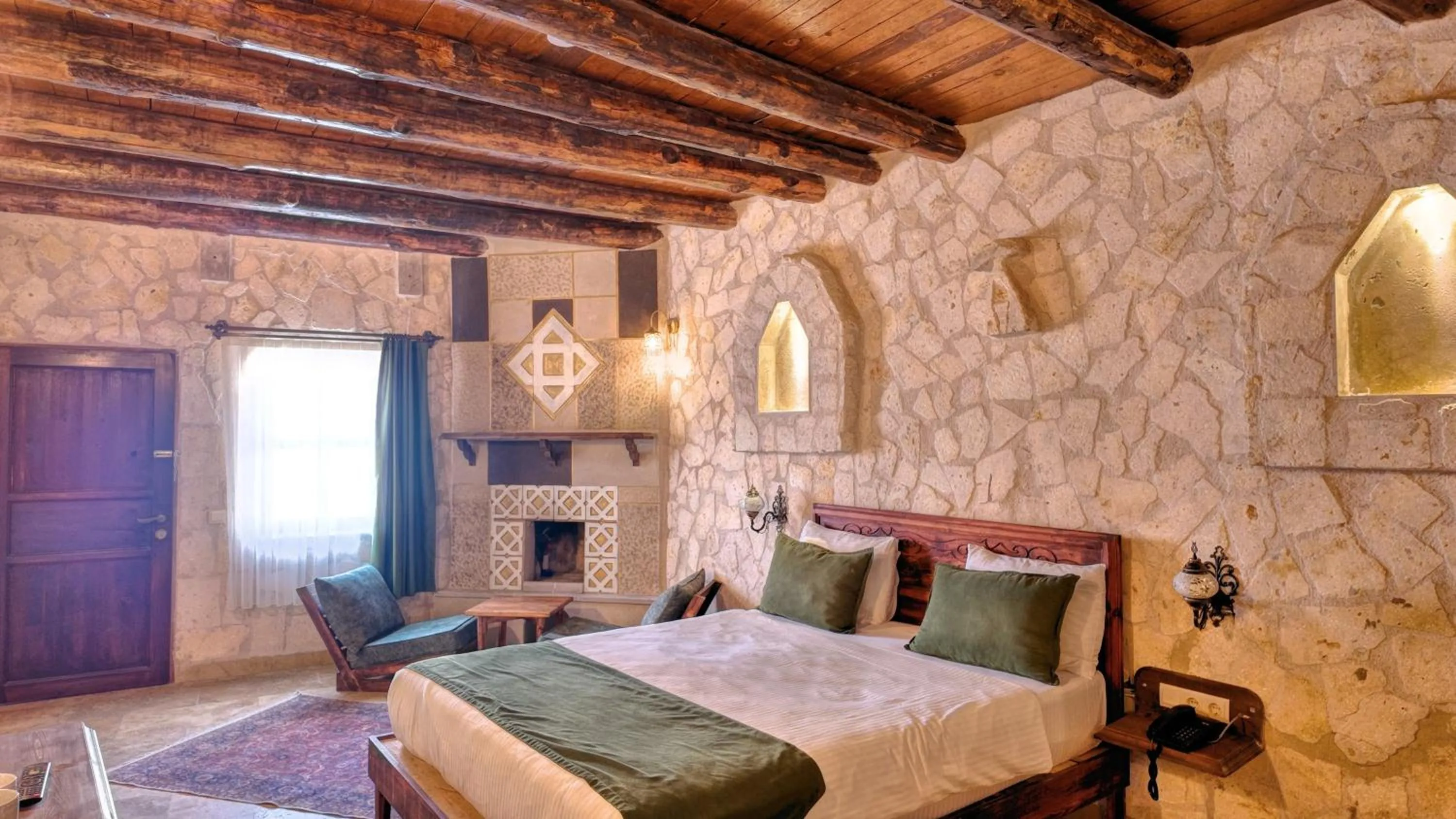 Bedroom, Bed in Vanessa Cave Hotel