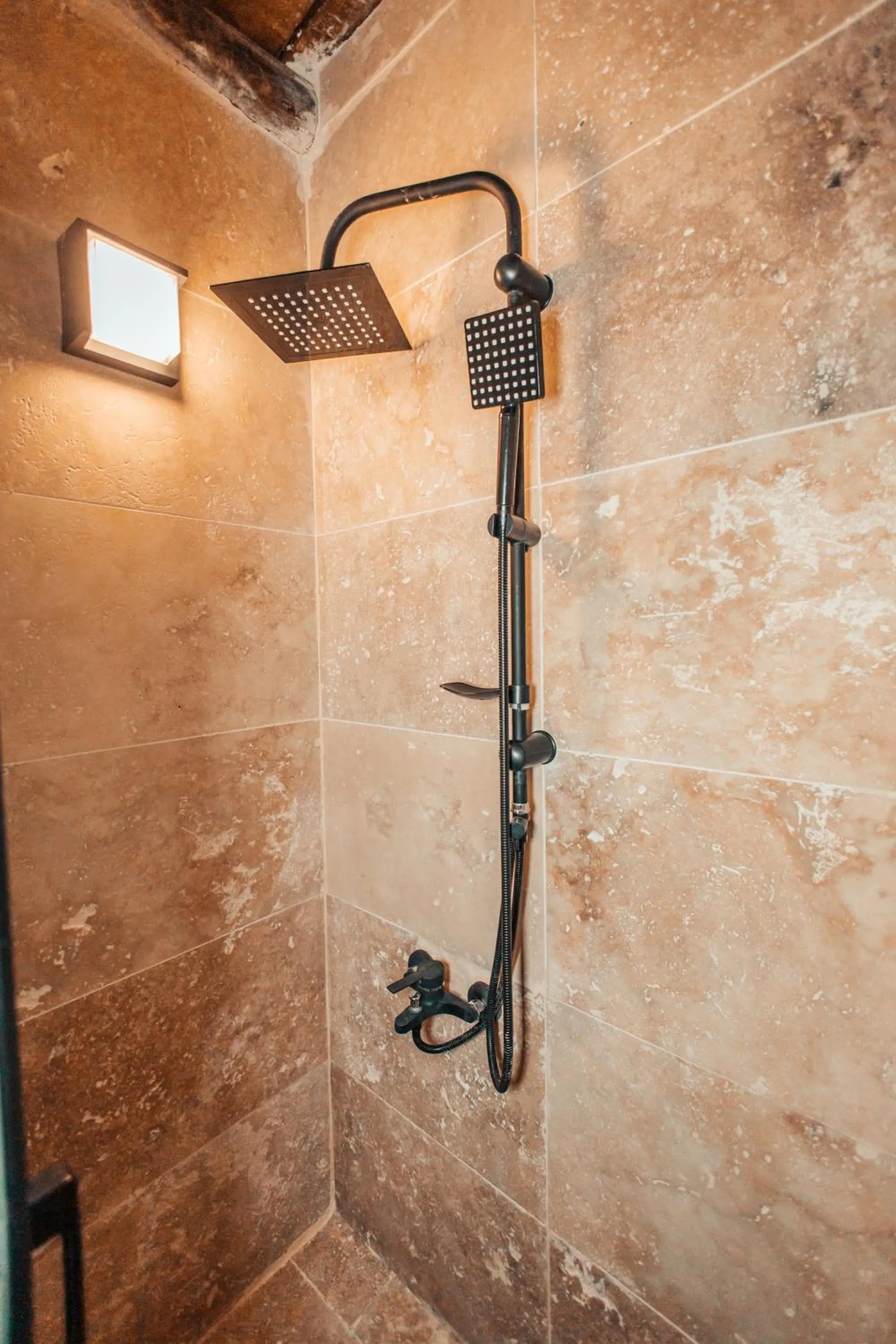 Shower in Vanessa Cave Hotel
