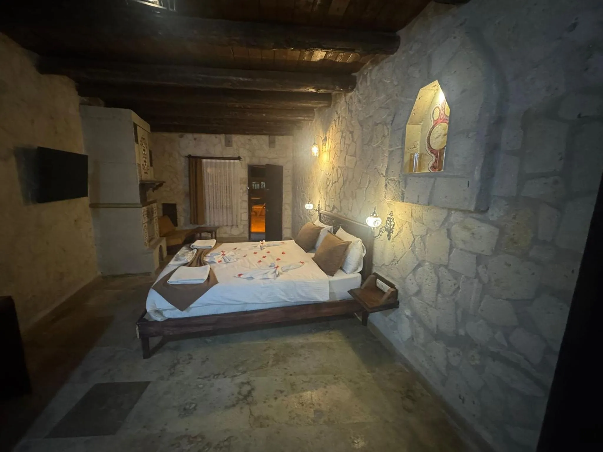 Bedroom, Bed in Vanessa Cave Hotel