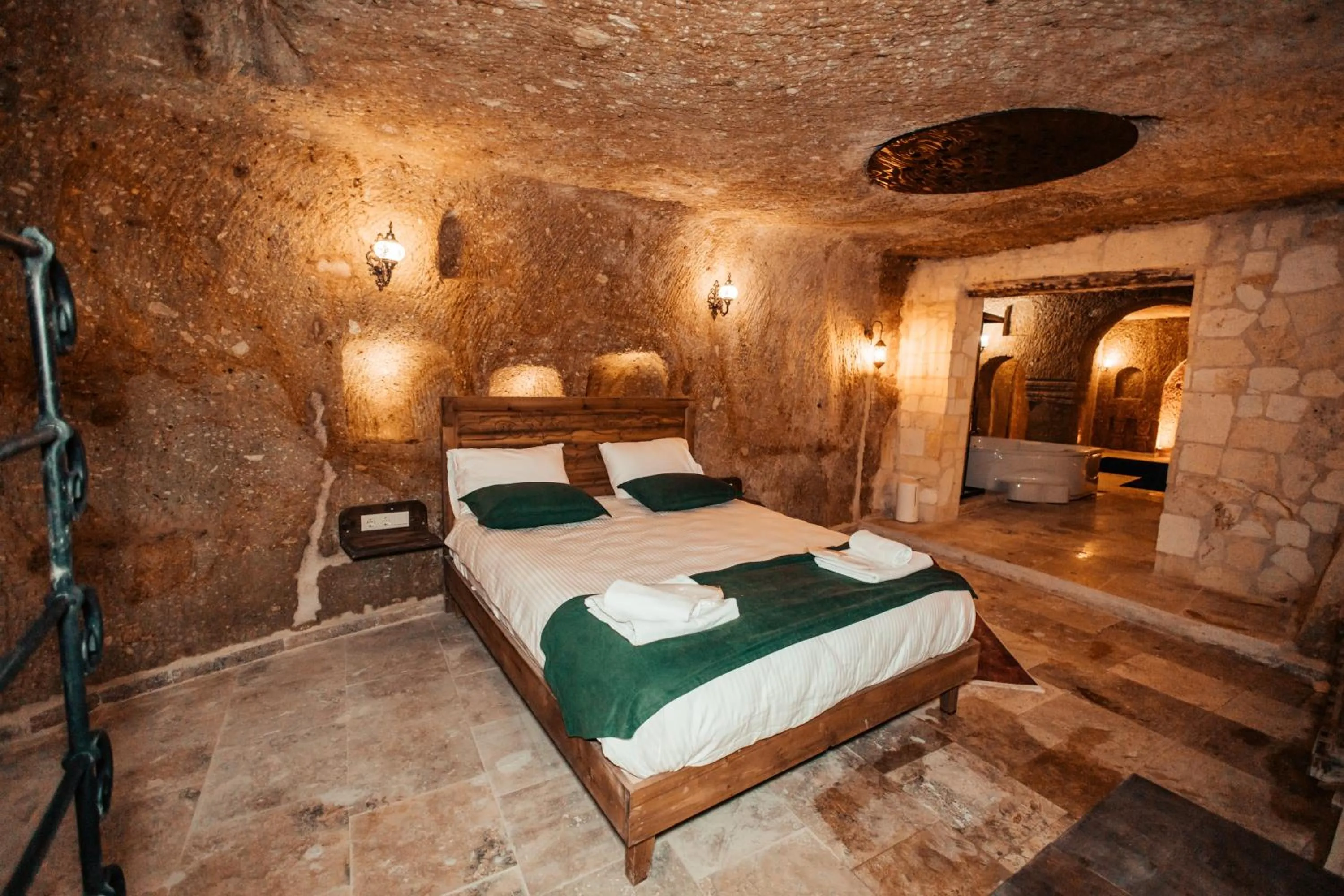 Bedroom, Bed in Vanessa Cave Hotel