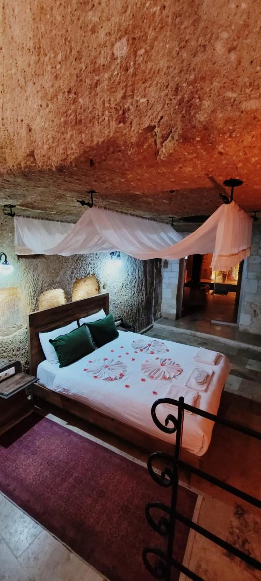 Bedroom, Bed in Vanessa Cave Hotel