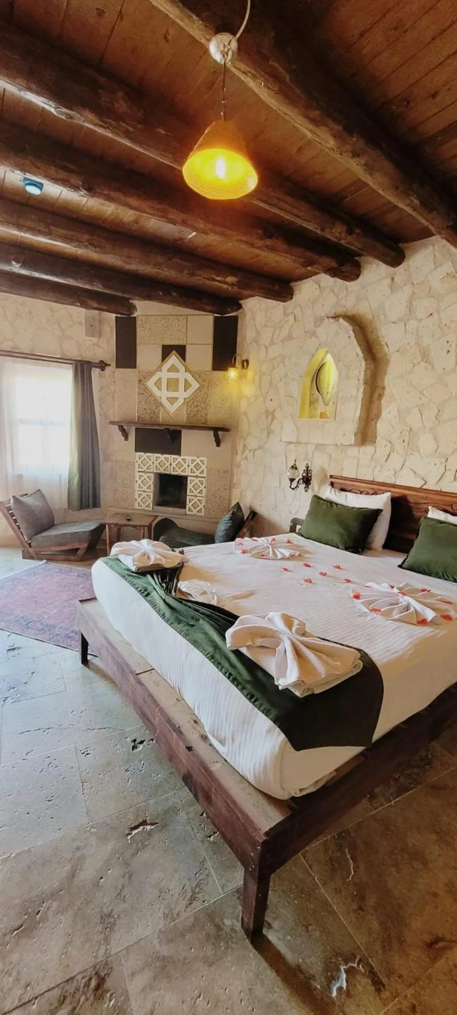 Photo of the whole room, Bed in Vanessa Cave Hotel