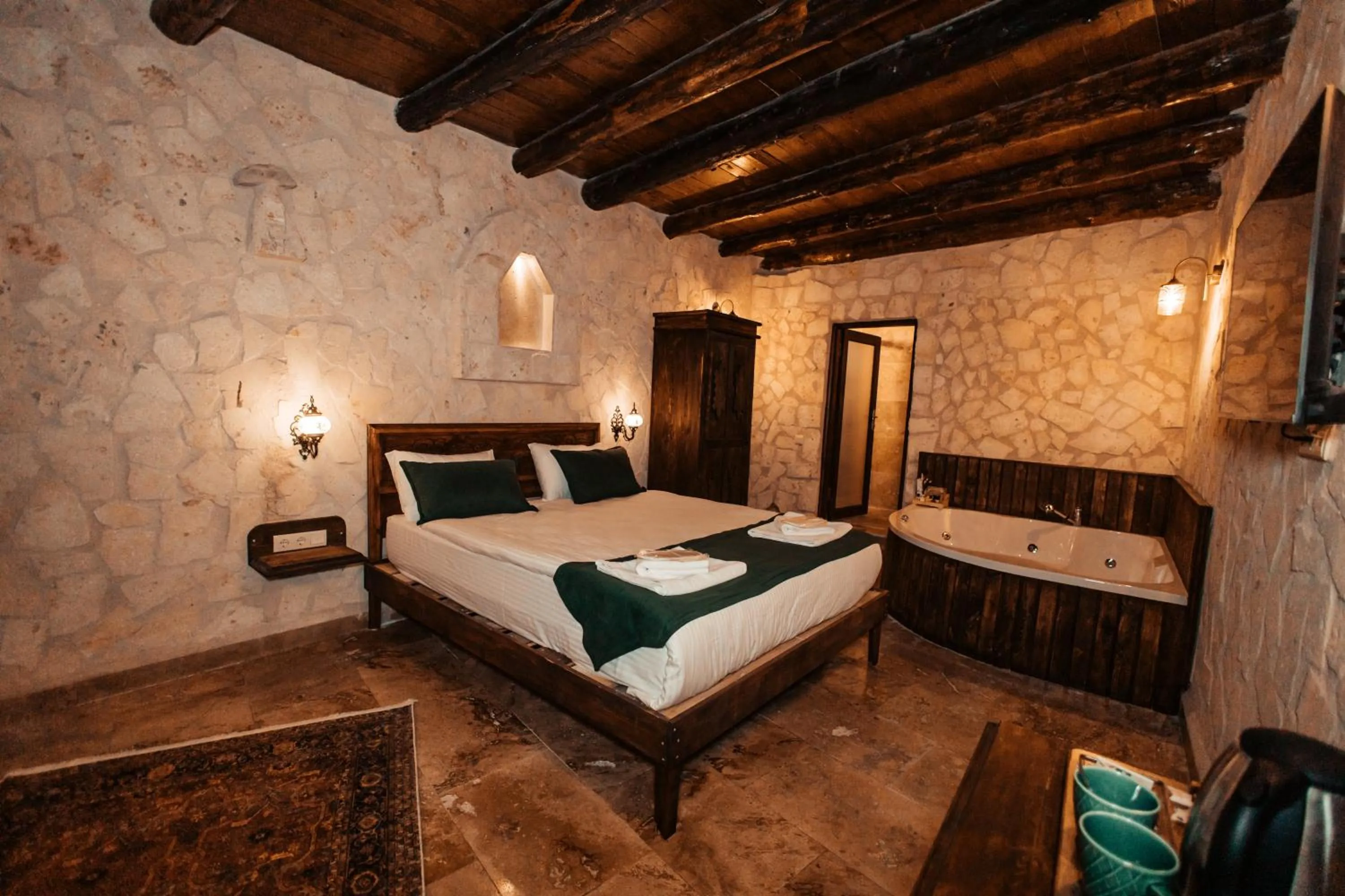 Bedroom, Bed in Vanessa Cave Hotel