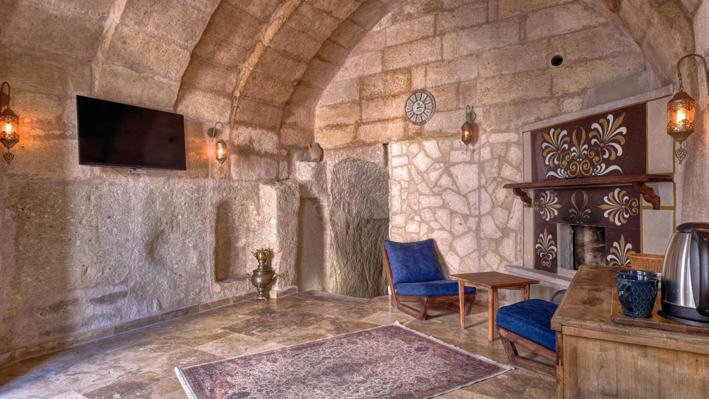 Seating area in Vanessa Cave Hotel