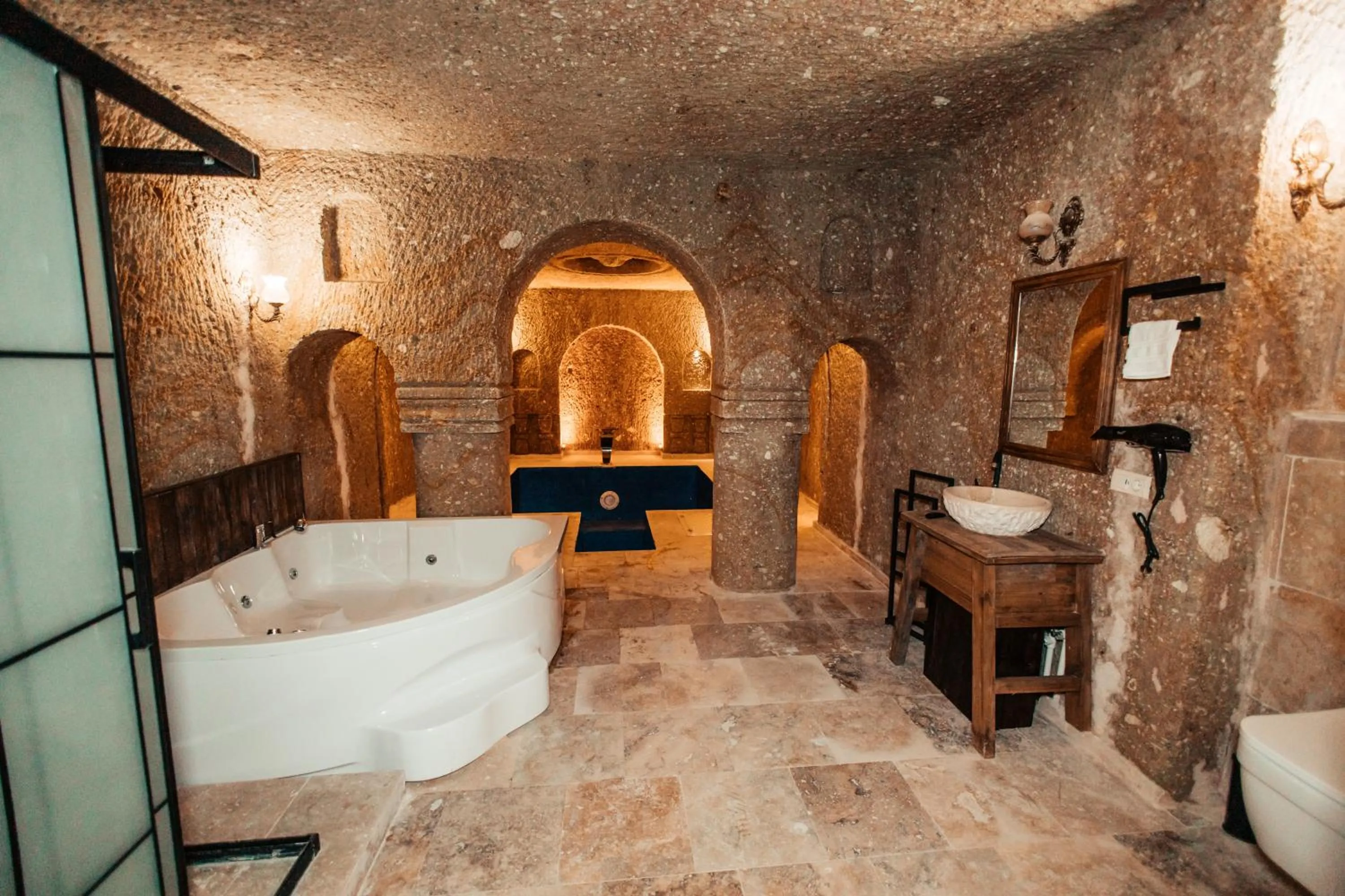 Bathroom in Vanessa Cave Hotel