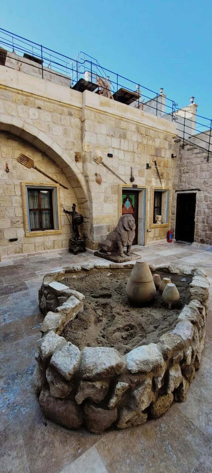 Property building in Vanessa Cave Hotel