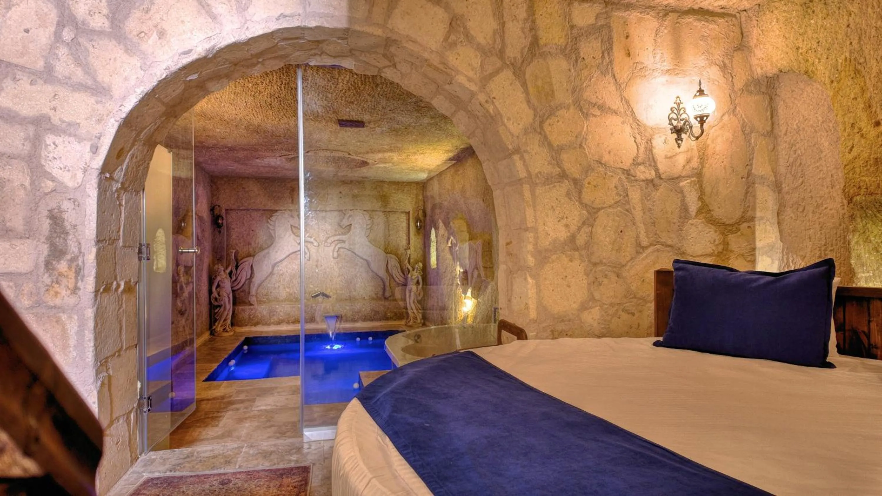 Photo of the whole room, Bed in Vanessa Cave Hotel