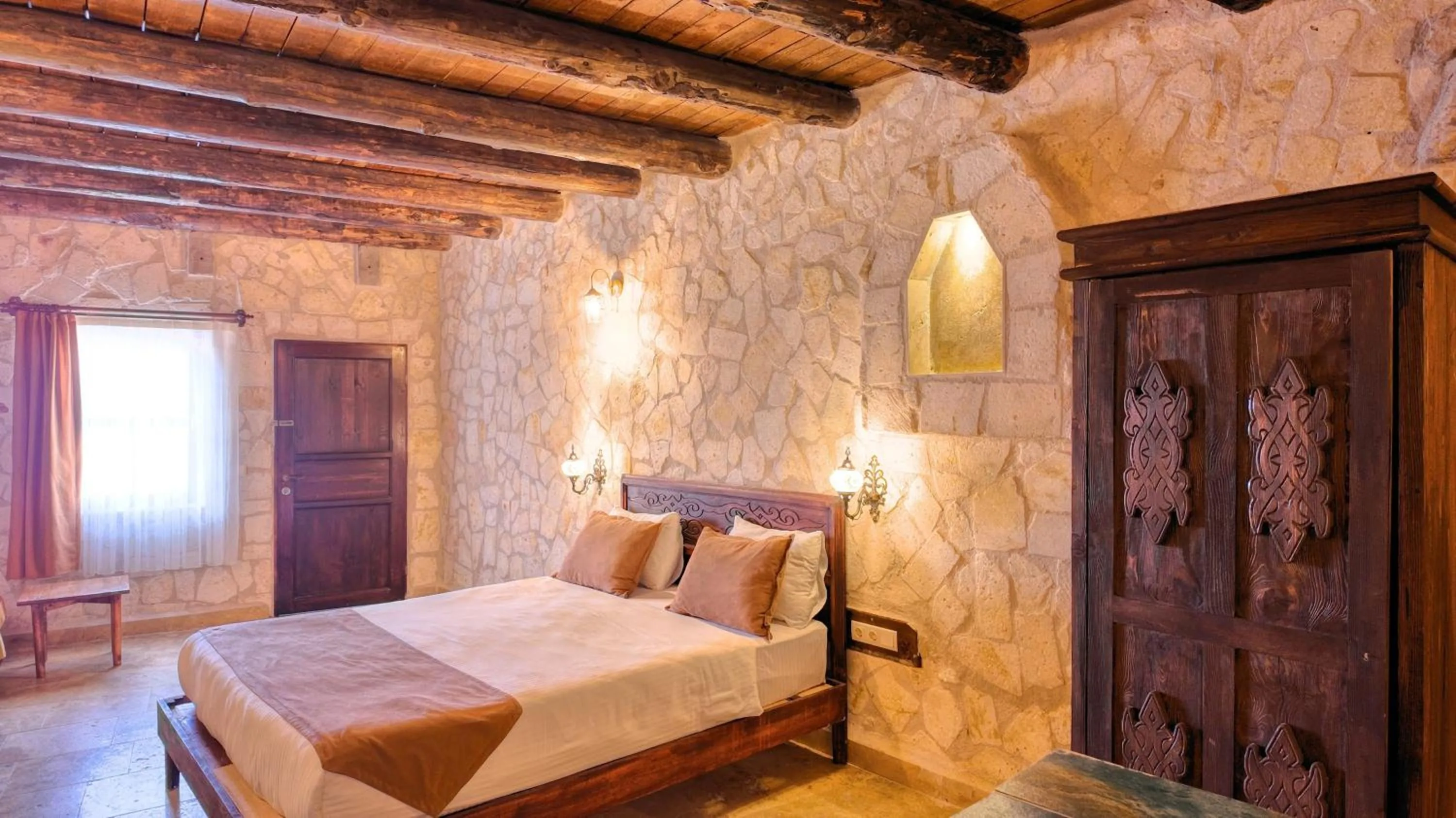 Bedroom, Bed in Vanessa Cave Hotel